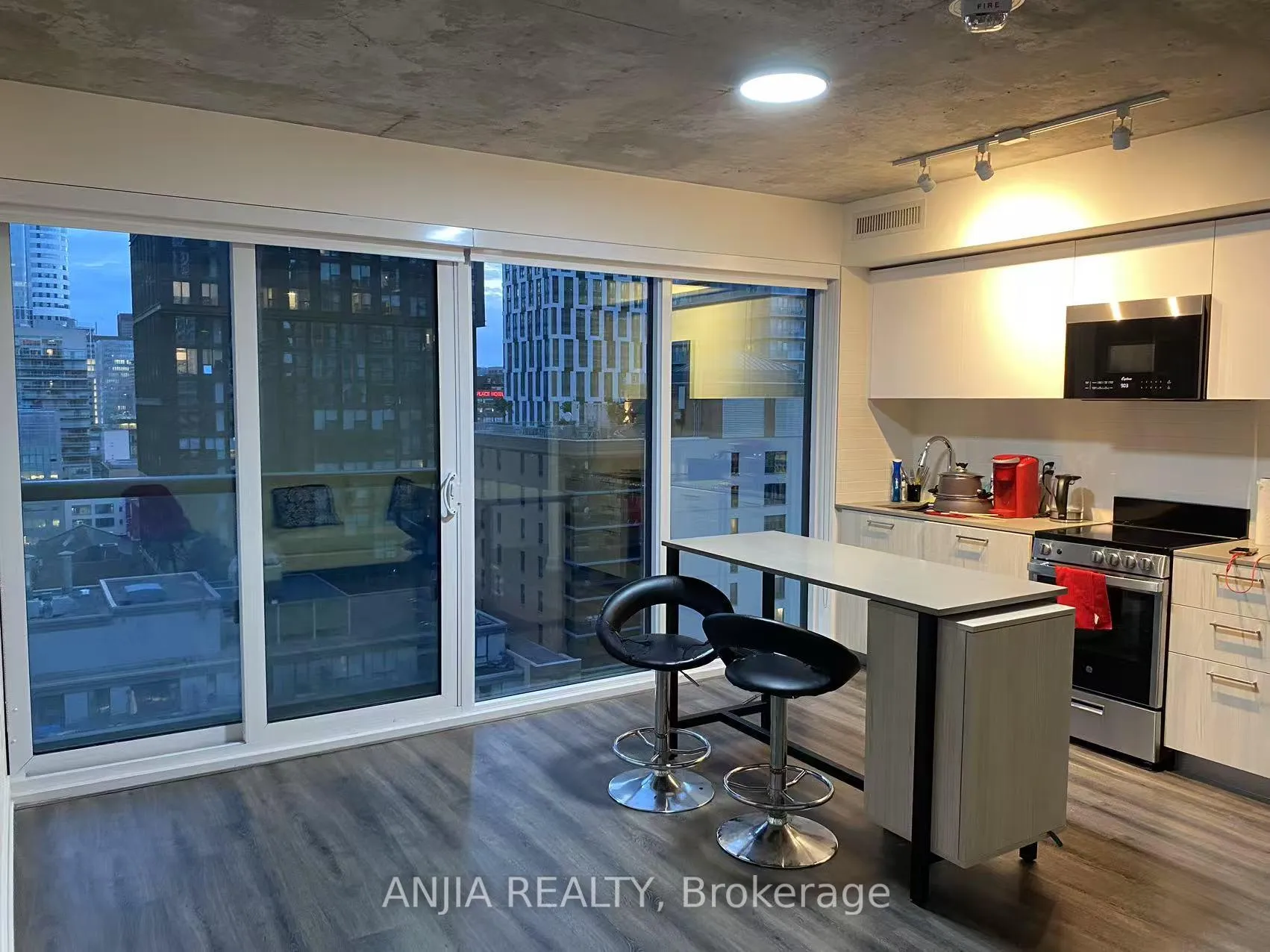 Photo 3 of Unit 1704, 65 Mutual Street, Toronto, Church-Yonge Corridor — HOMEH