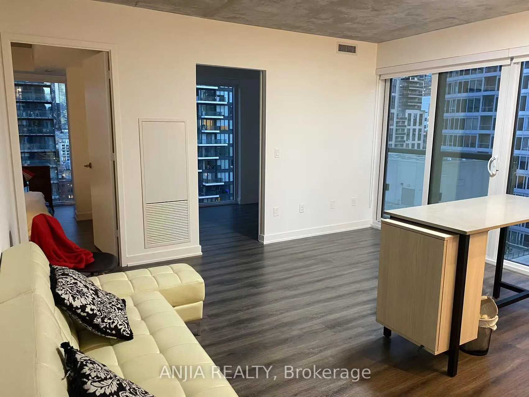 Photo 5 of Unit 1704, 65 Mutual Street, Toronto, Church-Yonge Corridor — HOMEH