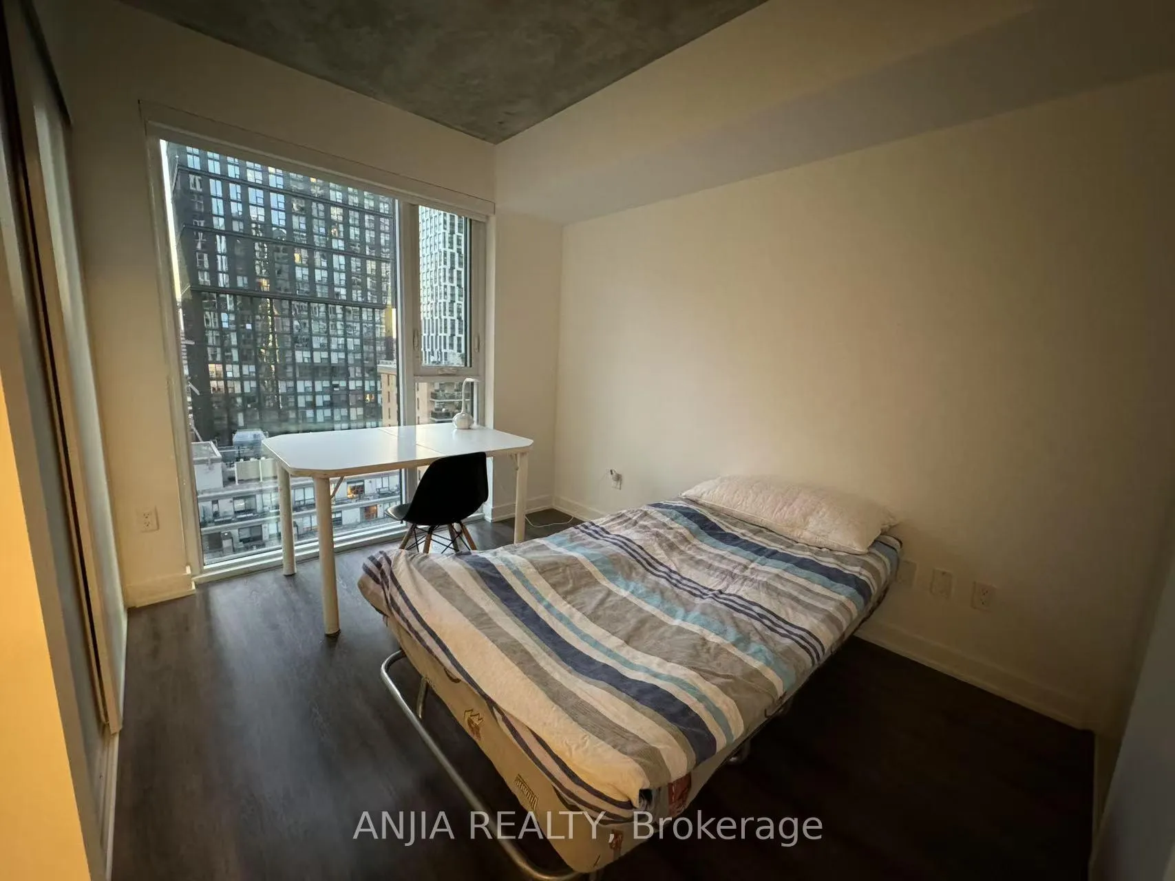 Photo 6 of Unit 1704, 65 Mutual Street, Toronto, Church-Yonge Corridor — HOMEH
