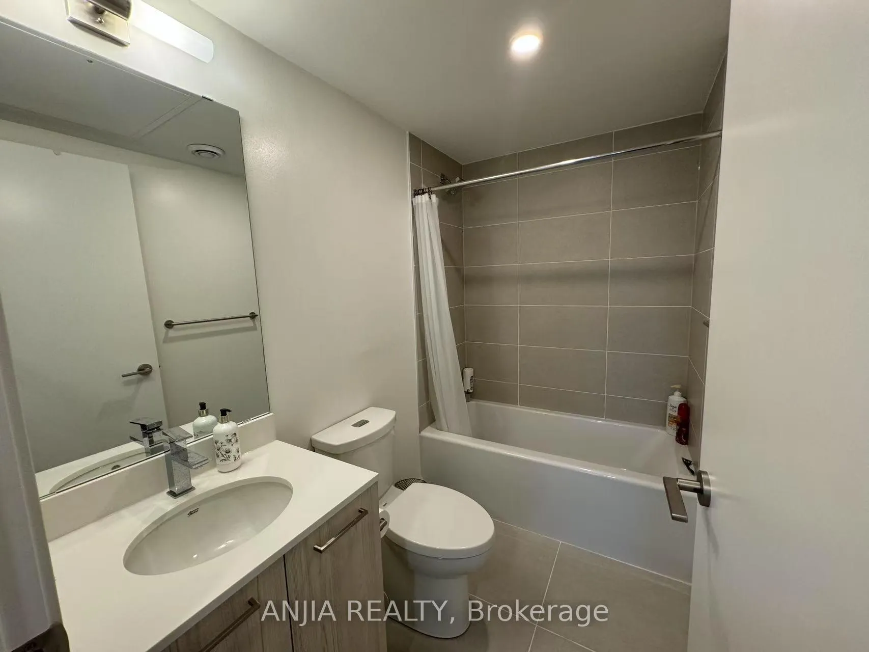 Photo 8 of Unit 1704, 65 Mutual Street, Toronto, Church-Yonge Corridor — HOMEH