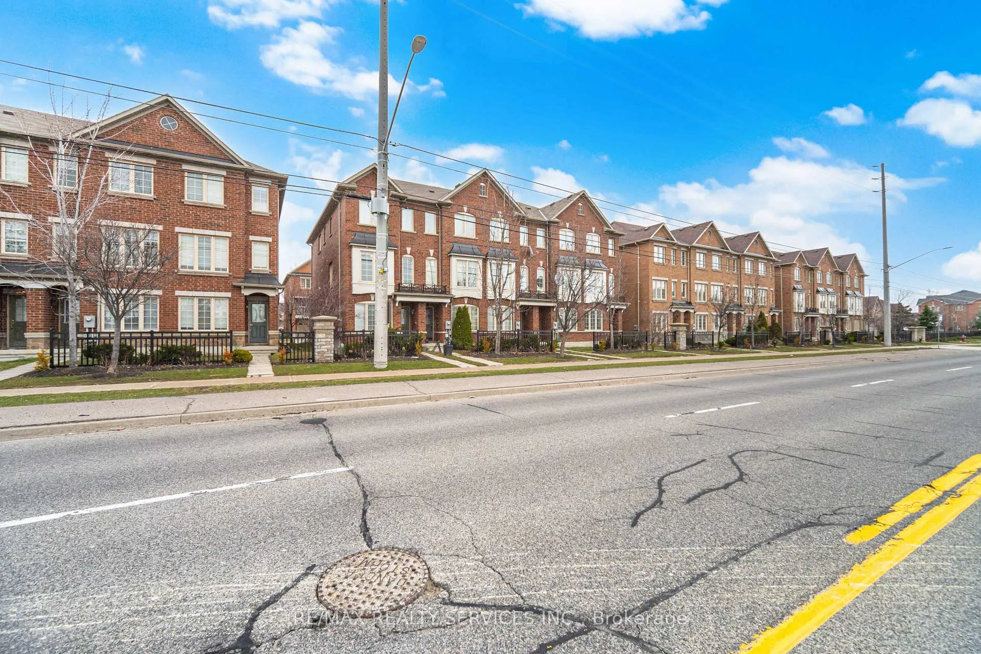 Photo 6 of 30 Peach Drive W, Brampton, Sandringham-Wellington — HOMEH