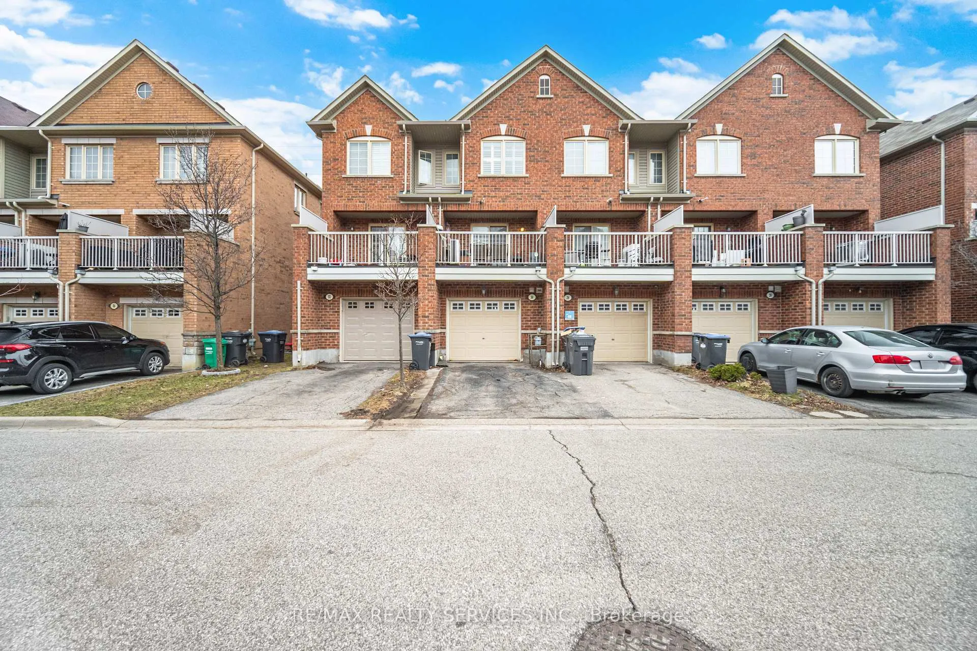 Photo 7 of 30 Peach Drive W, Brampton, Sandringham-Wellington — HOMEH