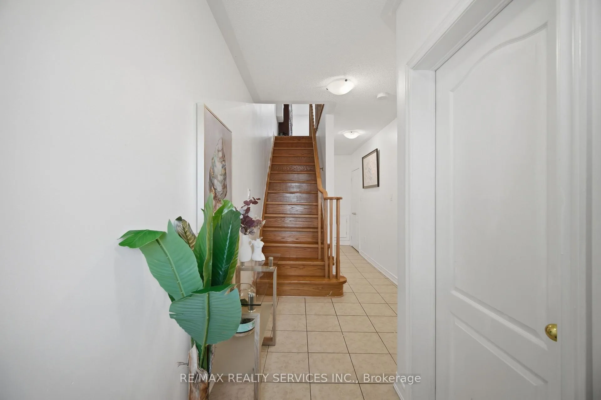 Photo 10 of 30 Peach Drive W, Brampton, Sandringham-Wellington — HOMEH