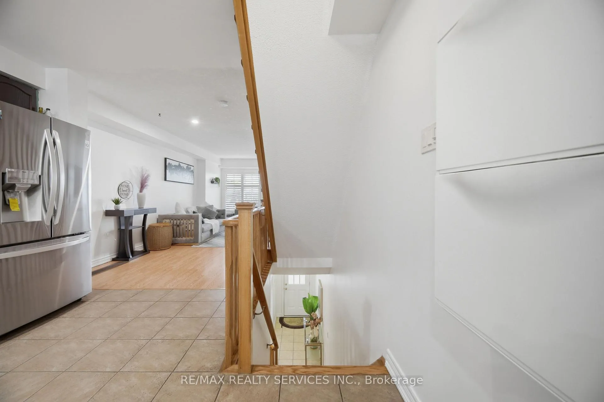 Photo 11 of 30 Peach Drive W, Brampton, Sandringham-Wellington — HOMEH