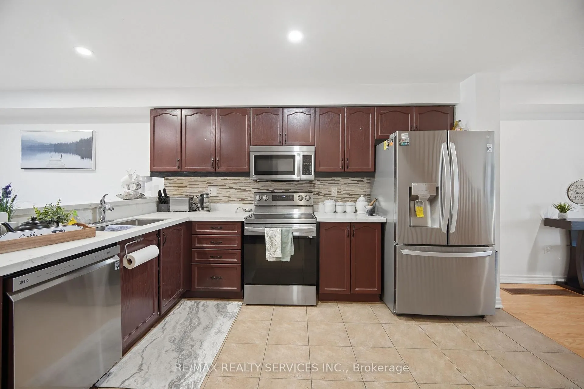 Photo 13 of 30 Peach Drive W, Brampton, Sandringham-Wellington — HOMEH
