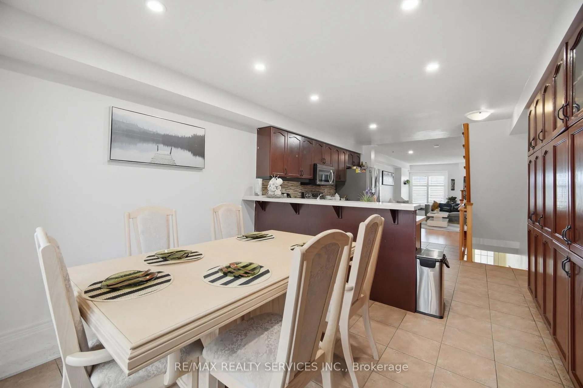 Photo 15 of 30 Peach Drive W, Brampton, Sandringham-Wellington — HOMEH
