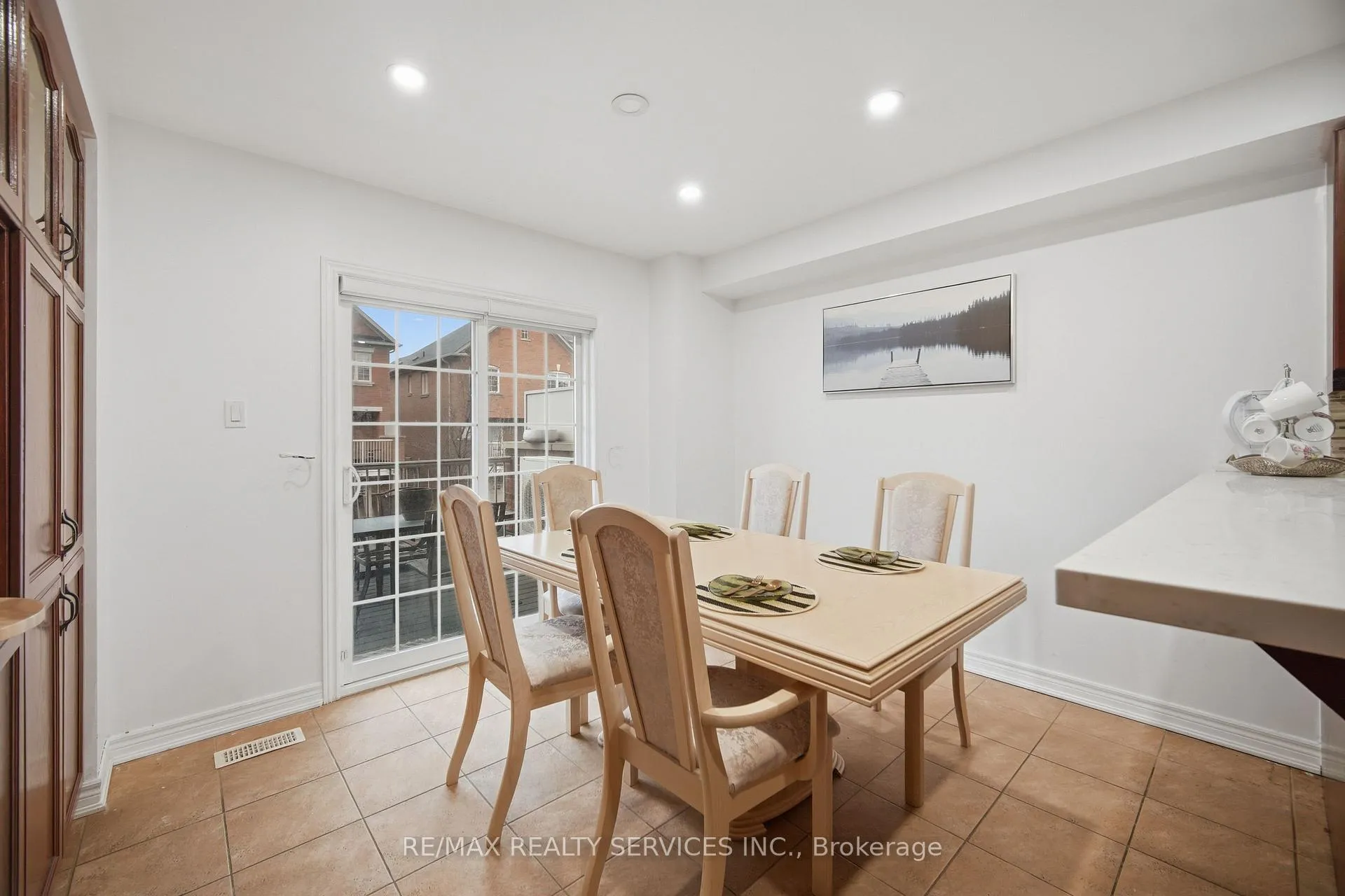 Photo 16 of 30 Peach Drive W, Brampton, Sandringham-Wellington — HOMEH