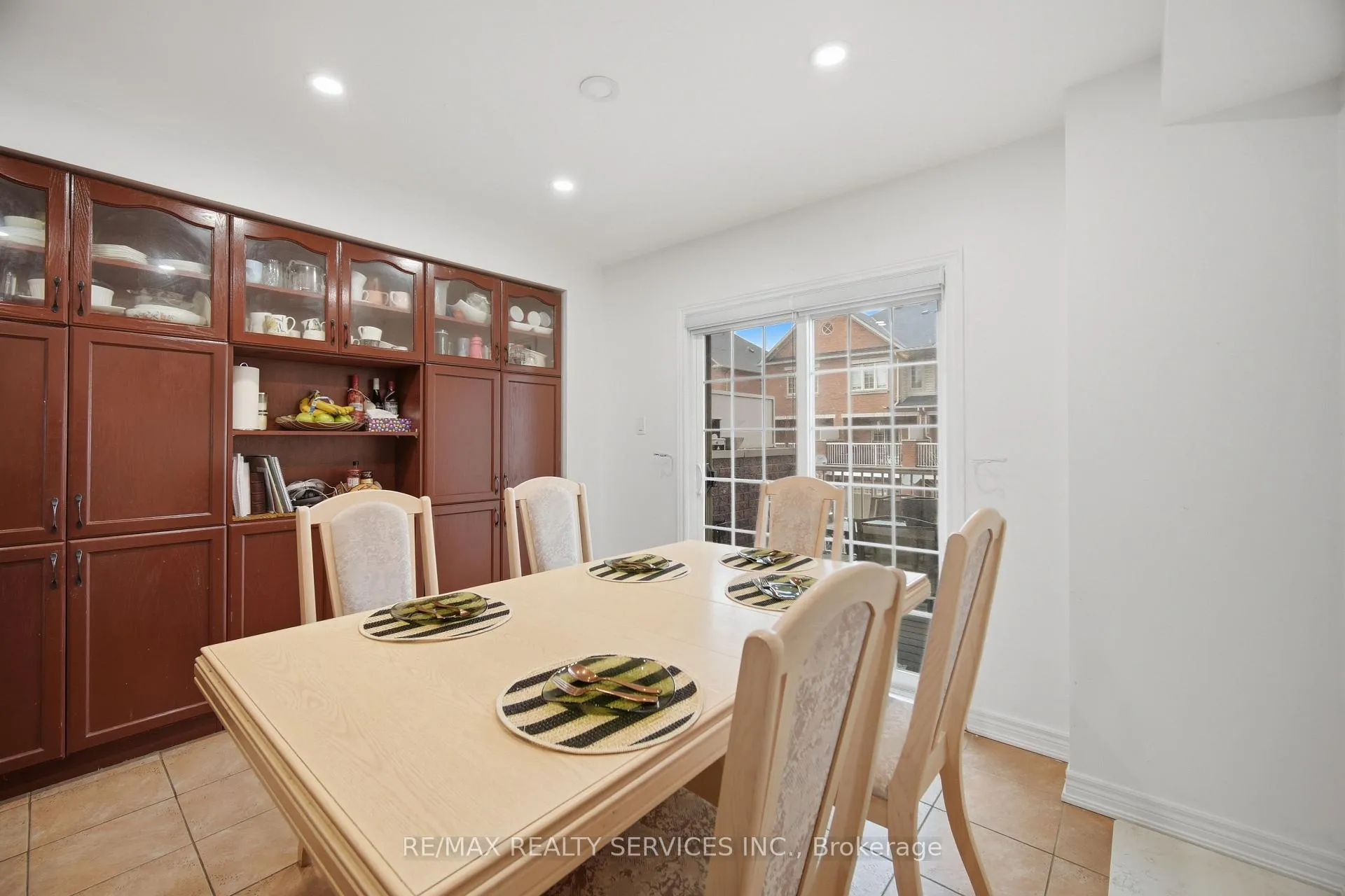 Photo 17 of 30 Peach Drive W, Brampton, Sandringham-Wellington — HOMEH