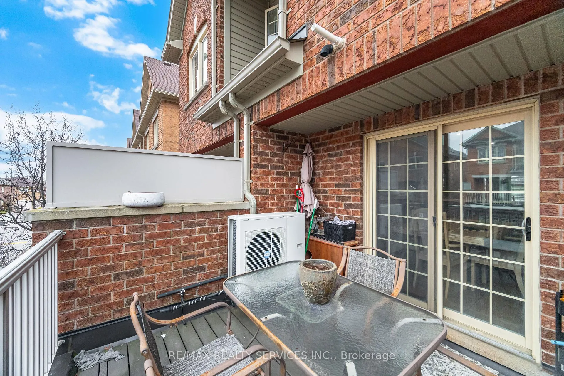 Photo 23 of 30 Peach Drive W, Brampton, Sandringham-Wellington — HOMEH