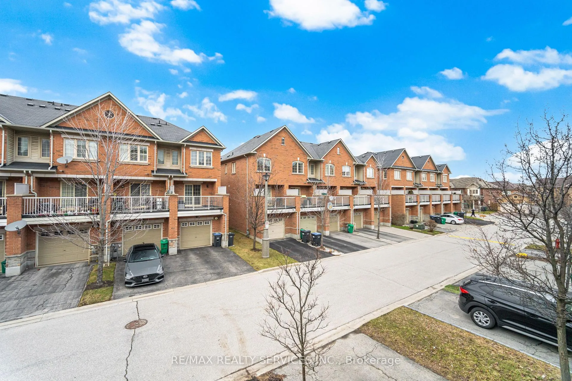 Photo 24 of 30 Peach Drive W, Brampton, Sandringham-Wellington — HOMEH