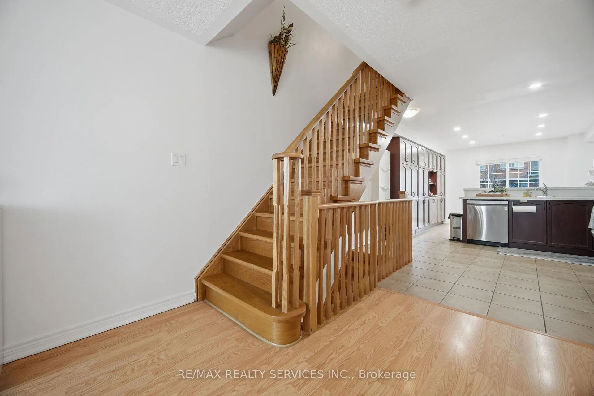Photo 25 of 30 Peach Drive W, Brampton, Sandringham-Wellington — HOMEH