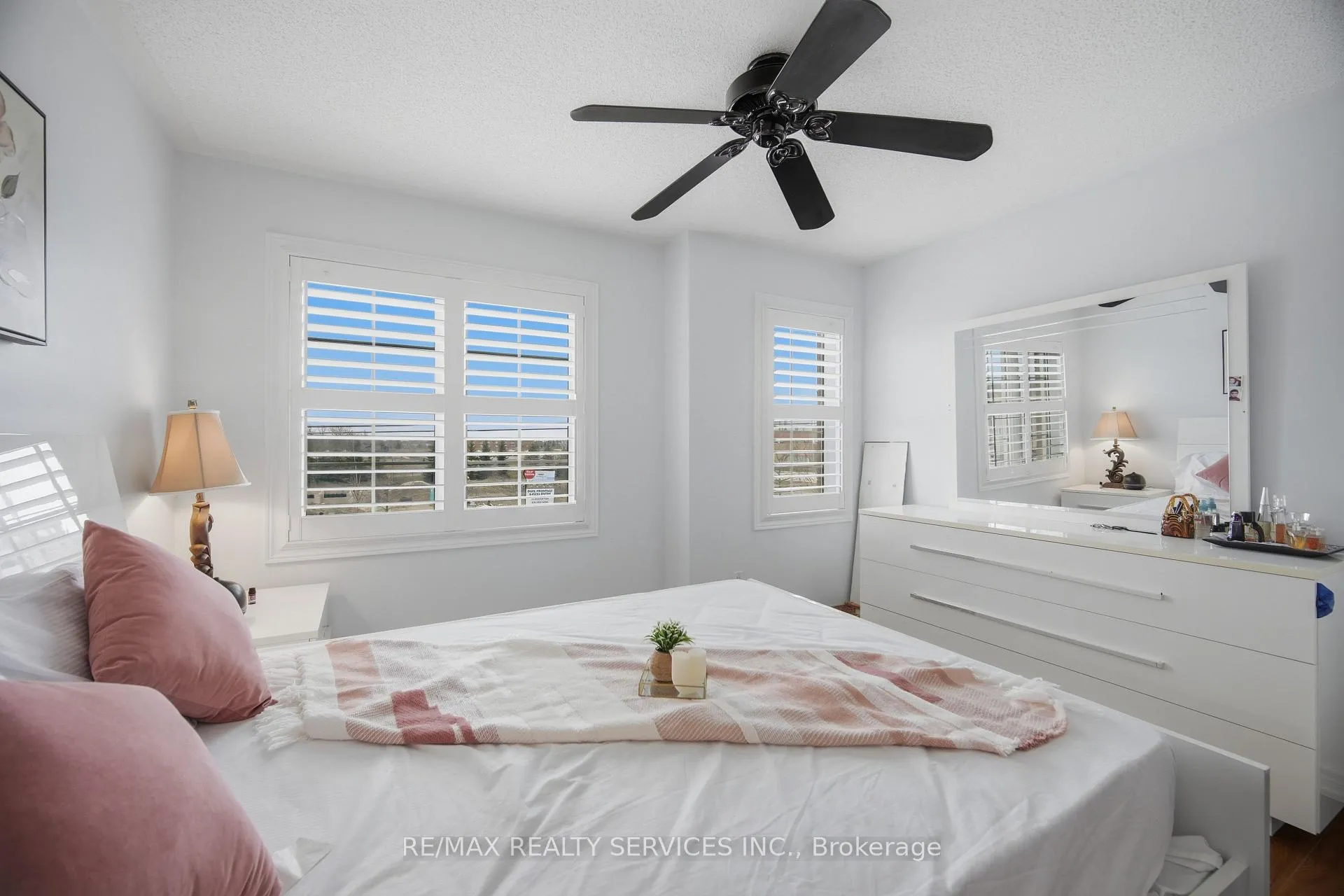 Photo 27 of 30 Peach Drive W, Brampton, Sandringham-Wellington — HOMEH