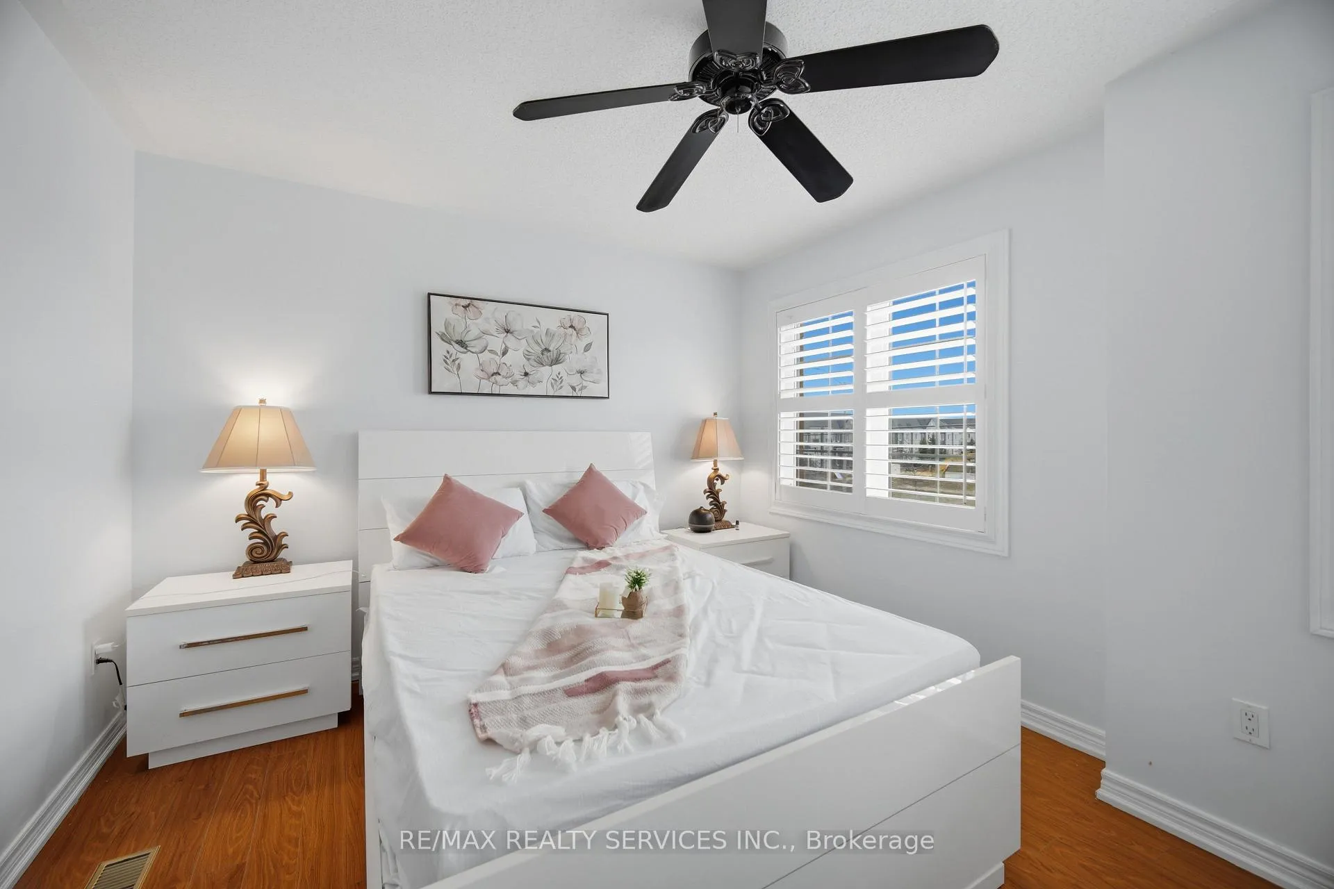 Photo 28 of 30 Peach Drive W, Brampton, Sandringham-Wellington — HOMEH