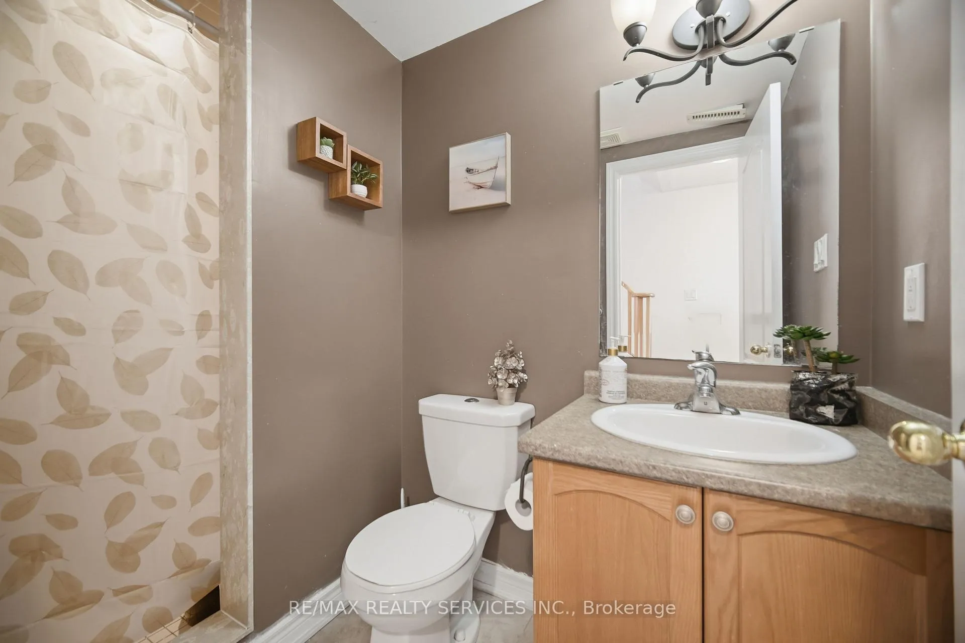 Photo 36 of 30 Peach Drive W, Brampton, Sandringham-Wellington — HOMEH
