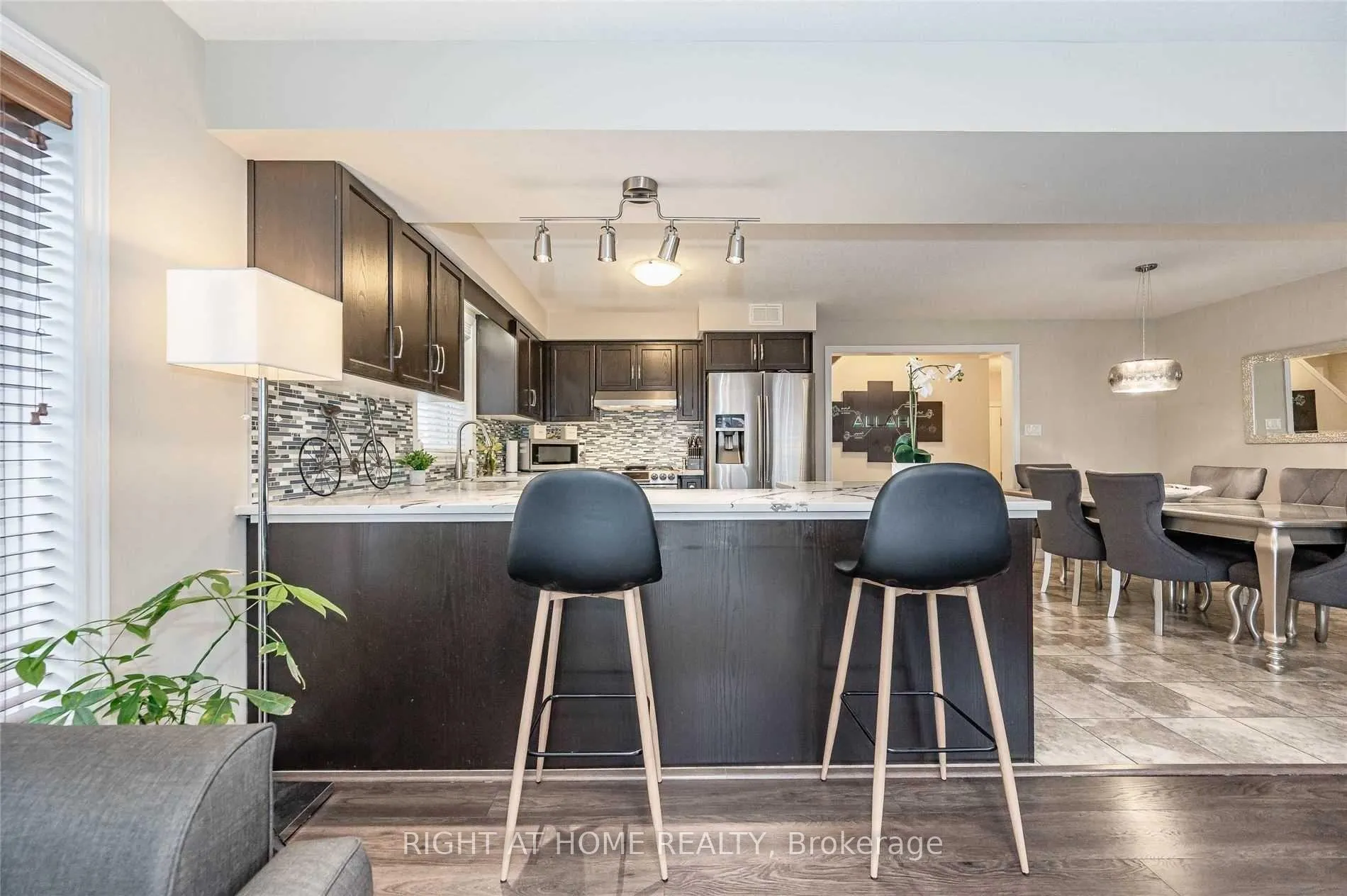 Photo 8 of 6 Crossbridge Avenue, Kitchener — HOMEH