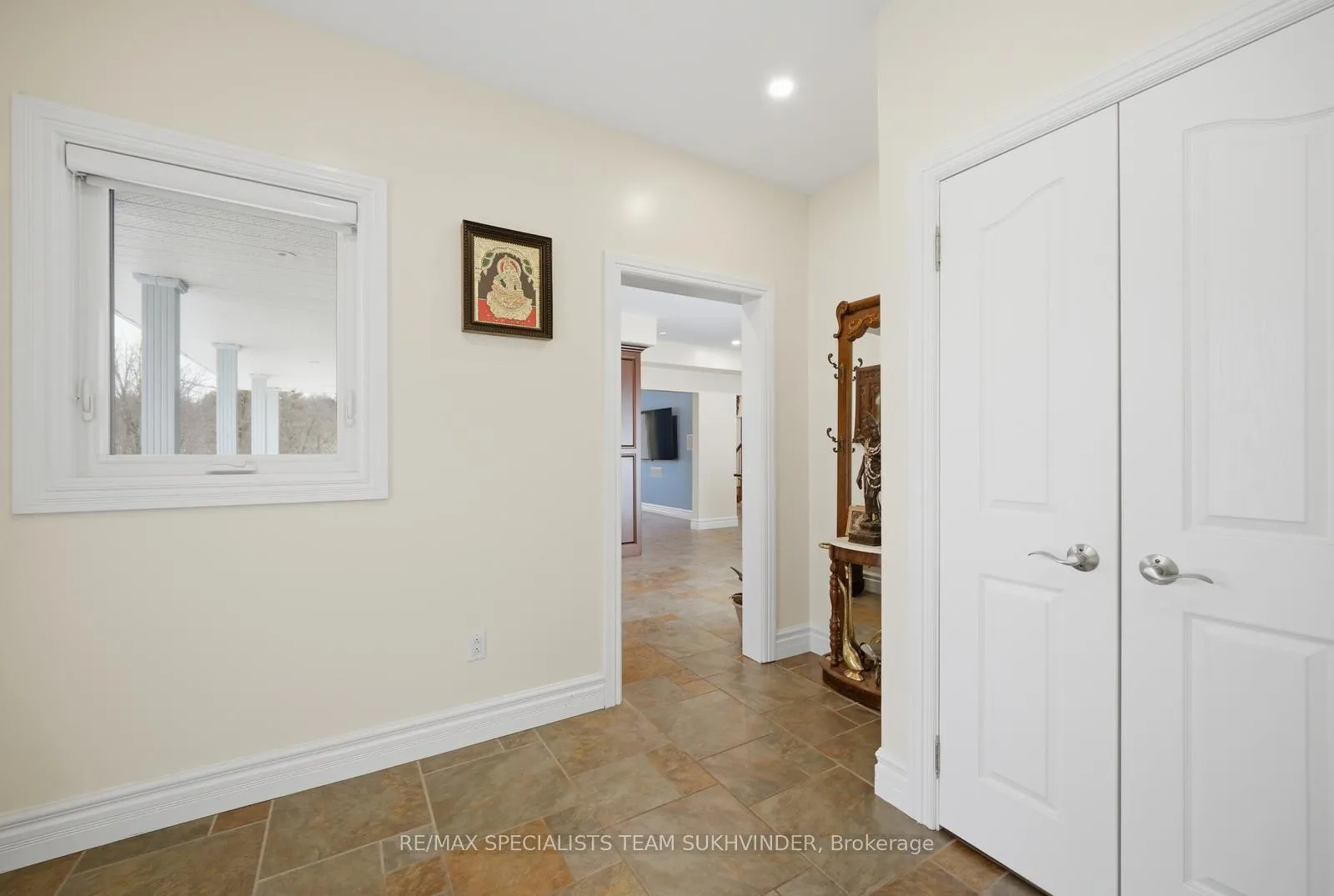 Photo 2 of 10 Isabella Street, Caledon, Rural Caledon — HOMEH