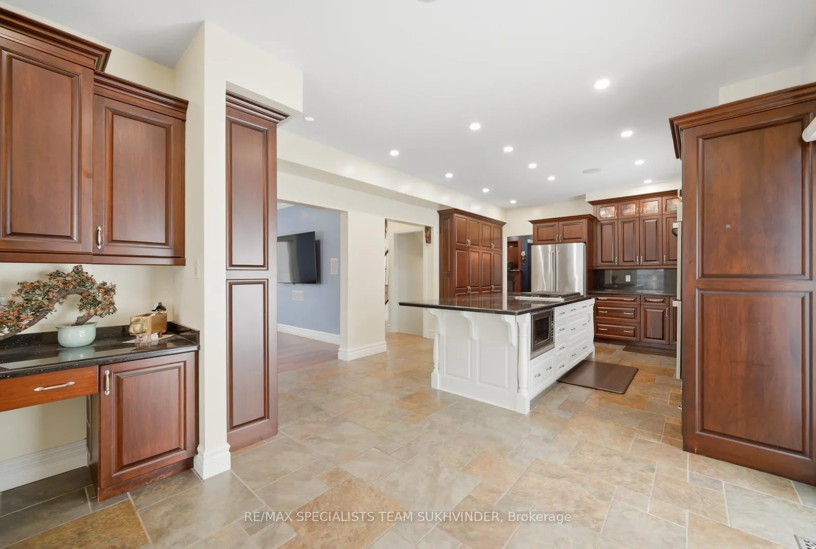 Photo 4 of 10 Isabella Street, Caledon, Rural Caledon — HOMEH