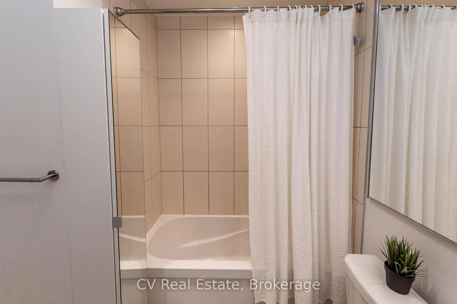 Photo 43 of 170 Fort York Boulevard, Toronto, Waterfront Communities — HOMEH