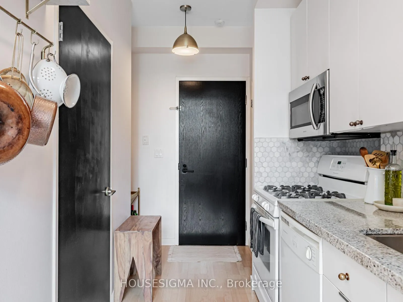 Photo 2 of Unit 514, 1 Shaw Street, Toronto, Niagara — HOMEH