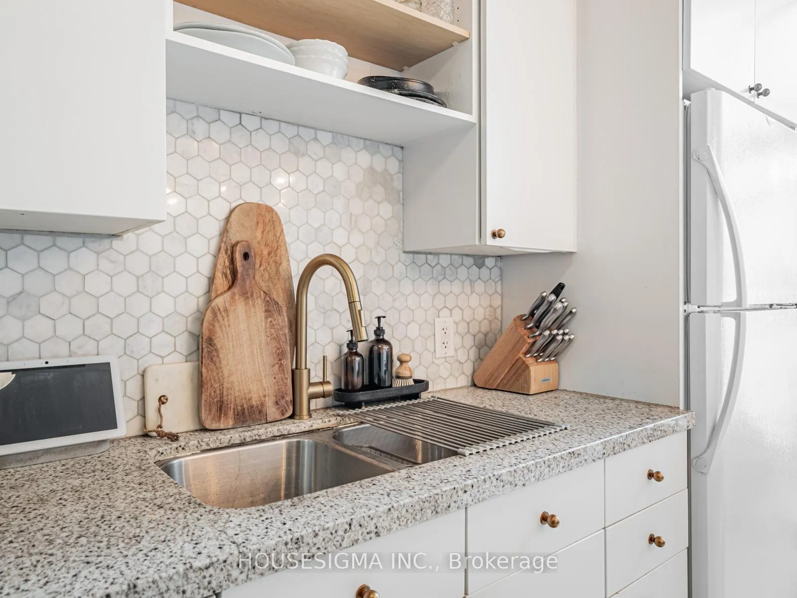 Photo 7 of Unit 514, 1 Shaw Street, Toronto, Niagara — HOMEH