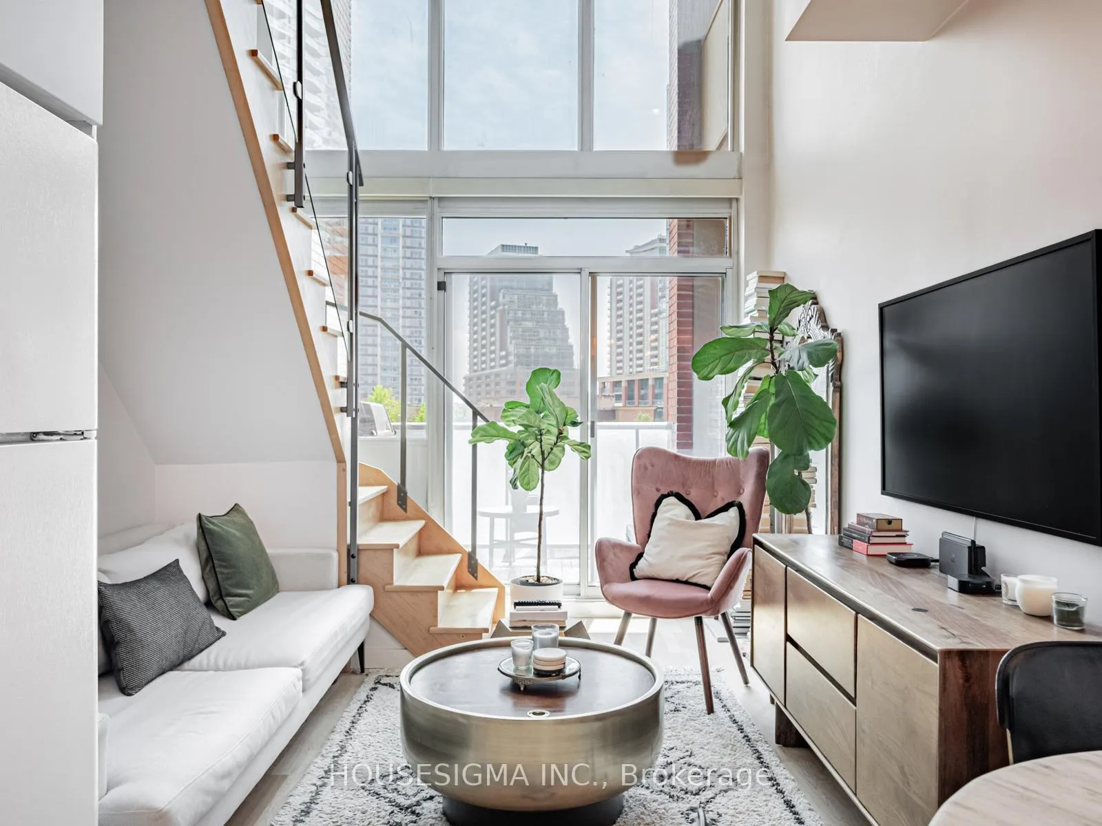 Photo 8 of Unit 514, 1 Shaw Street, Toronto, Niagara — HOMEH