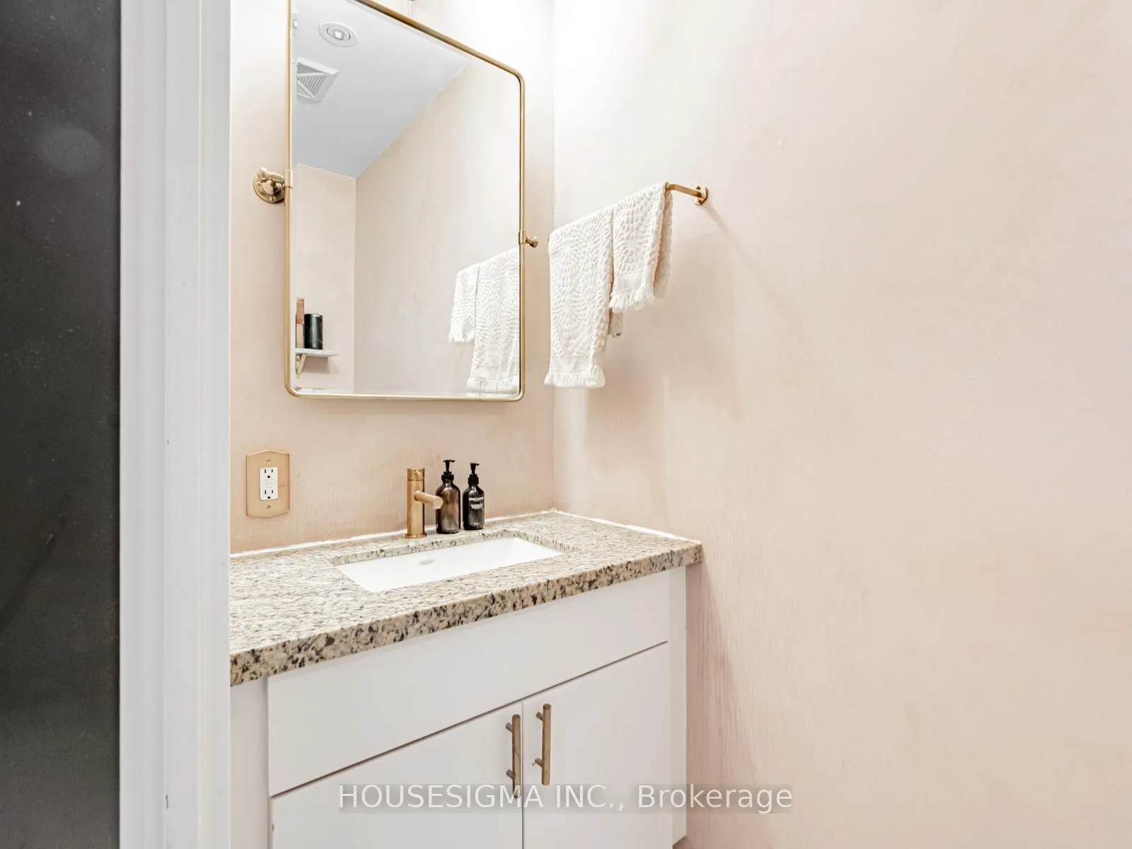 Photo 14 of Unit 514, 1 Shaw Street, Toronto, Niagara — HOMEH
