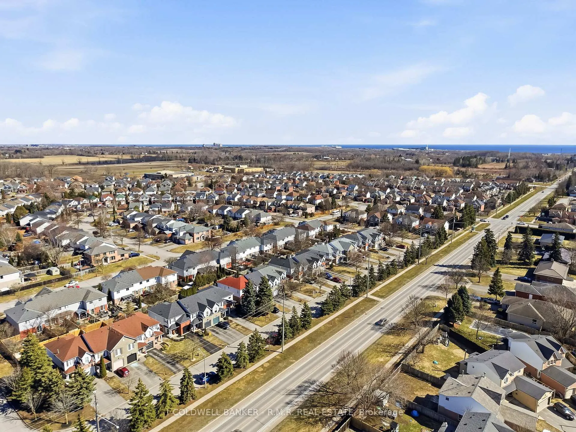 Photo 5 of 105 Brownstone Crescent, Clarington, Courtice — HOMEH