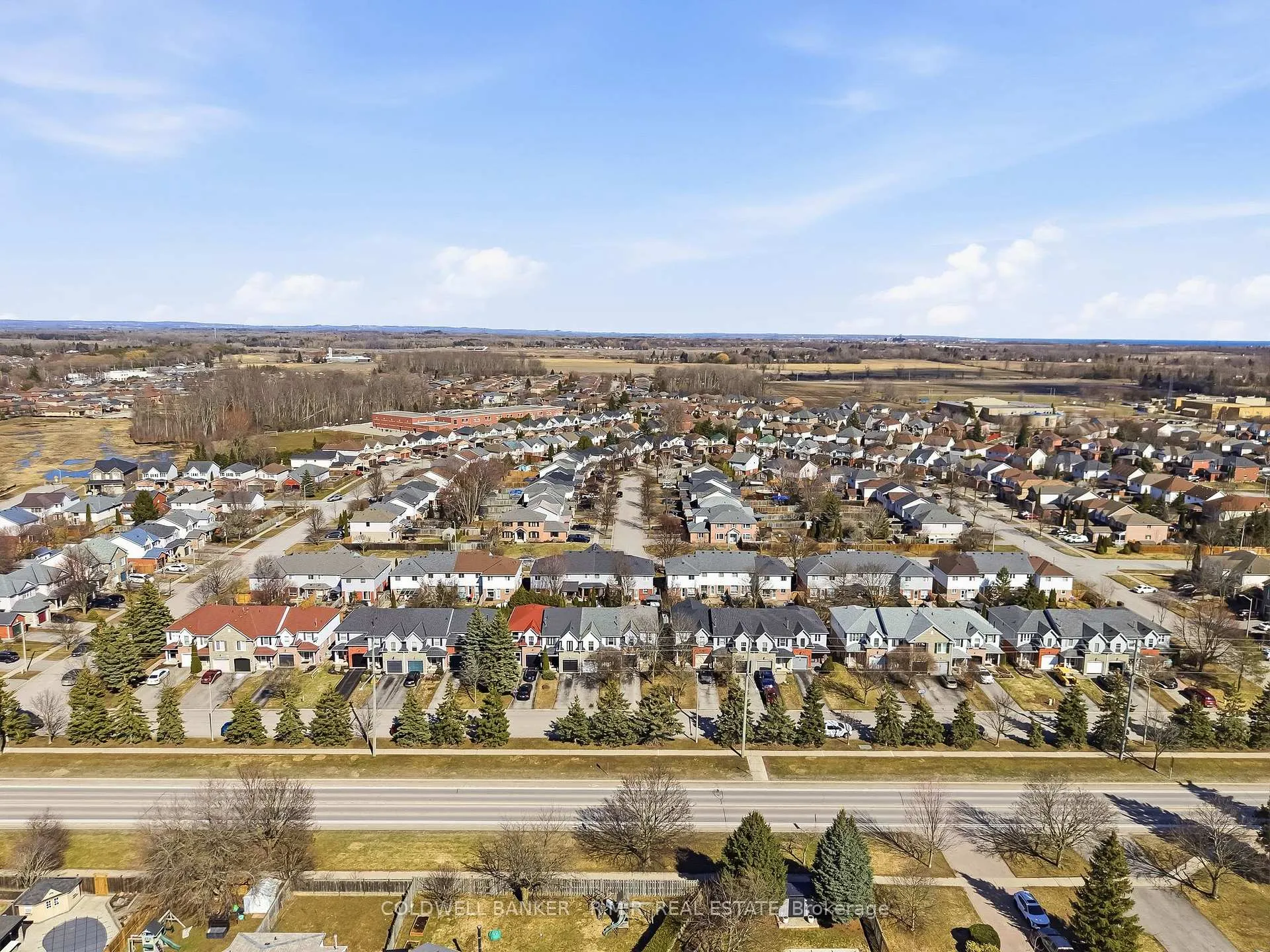 Photo 6 of 105 Brownstone Crescent, Clarington, Courtice — HOMEH