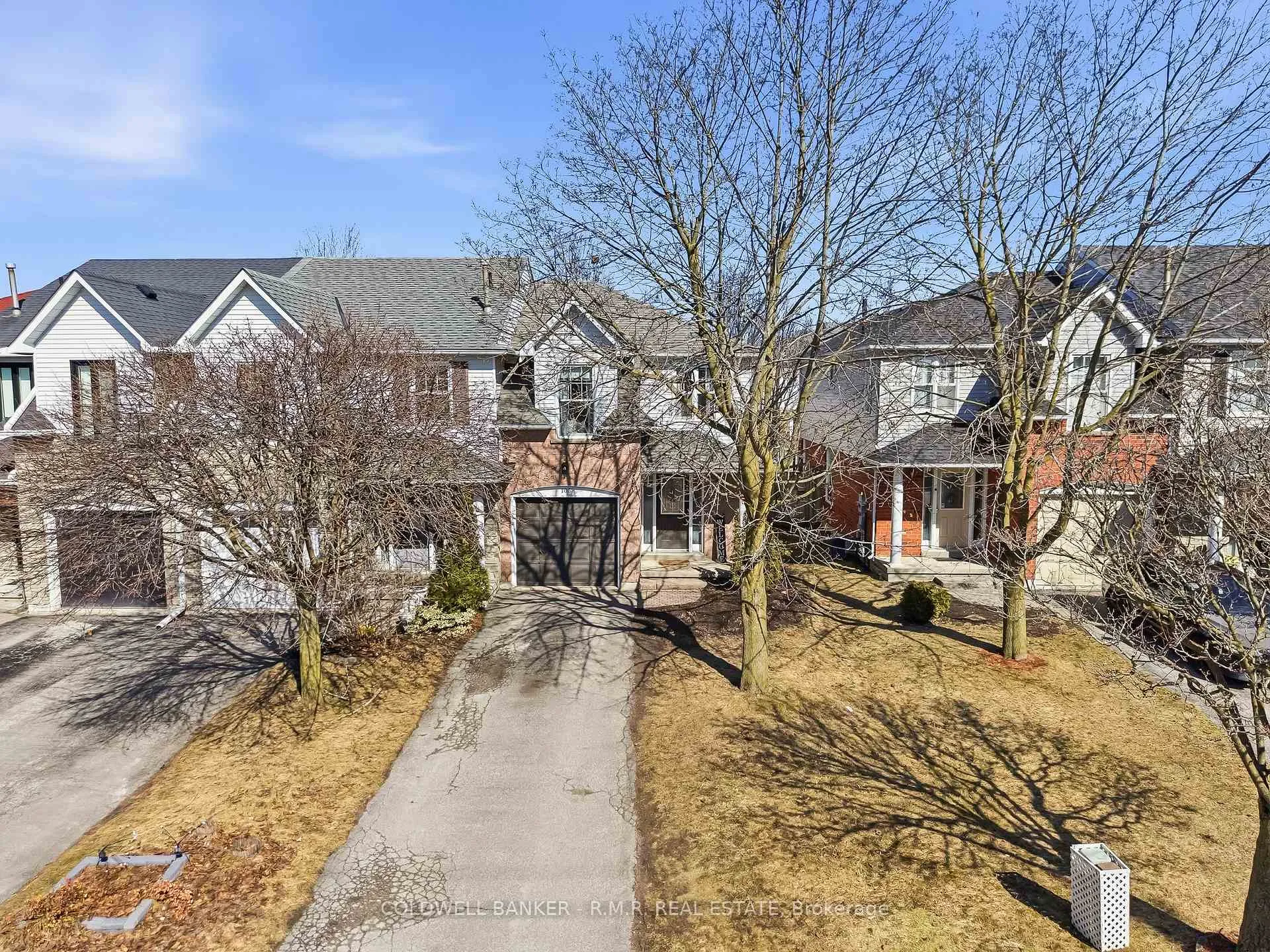 Photo 8 of 105 Brownstone Crescent, Clarington, Courtice — HOMEH
