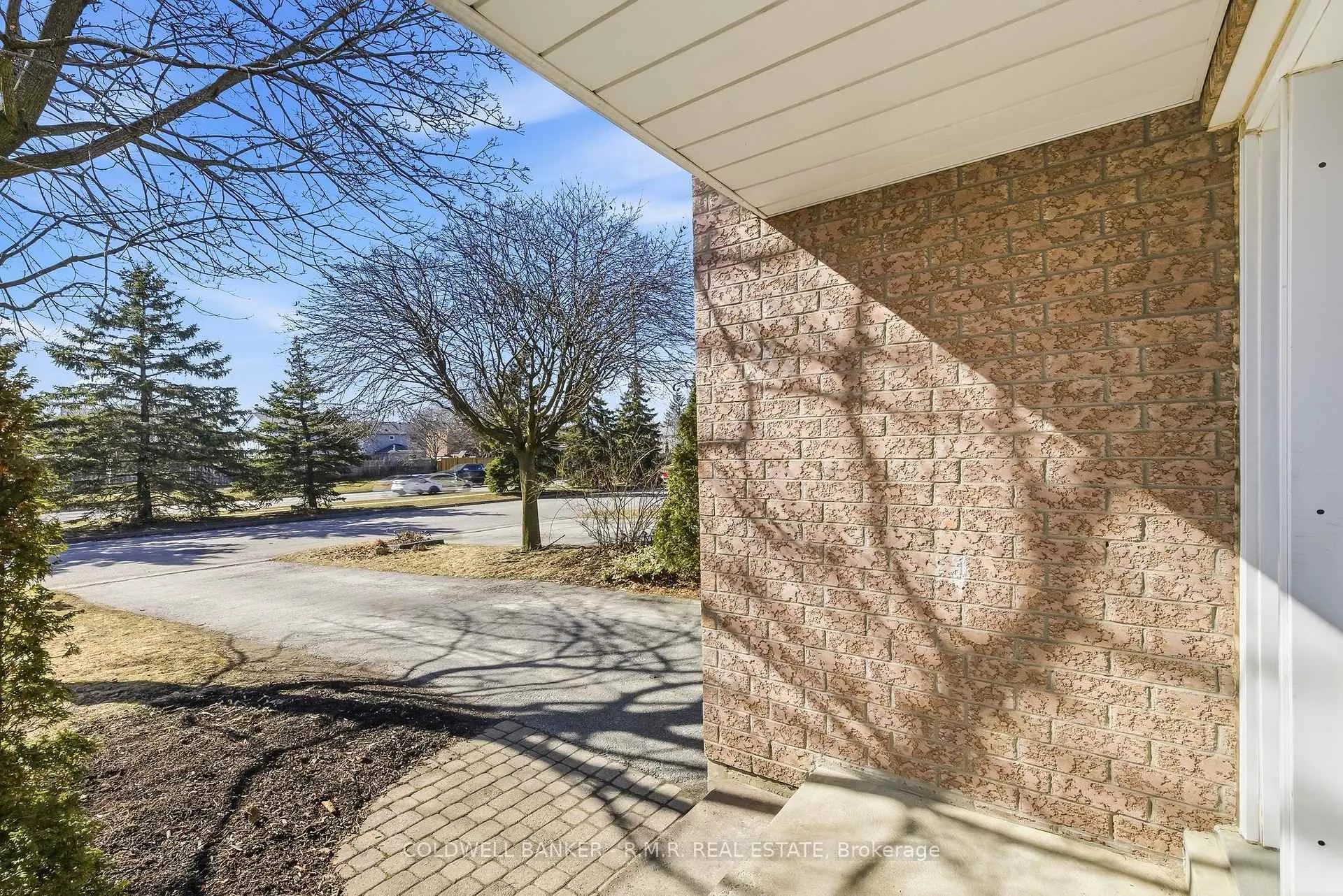 Photo 10 of 105 Brownstone Crescent, Clarington, Courtice — HOMEH