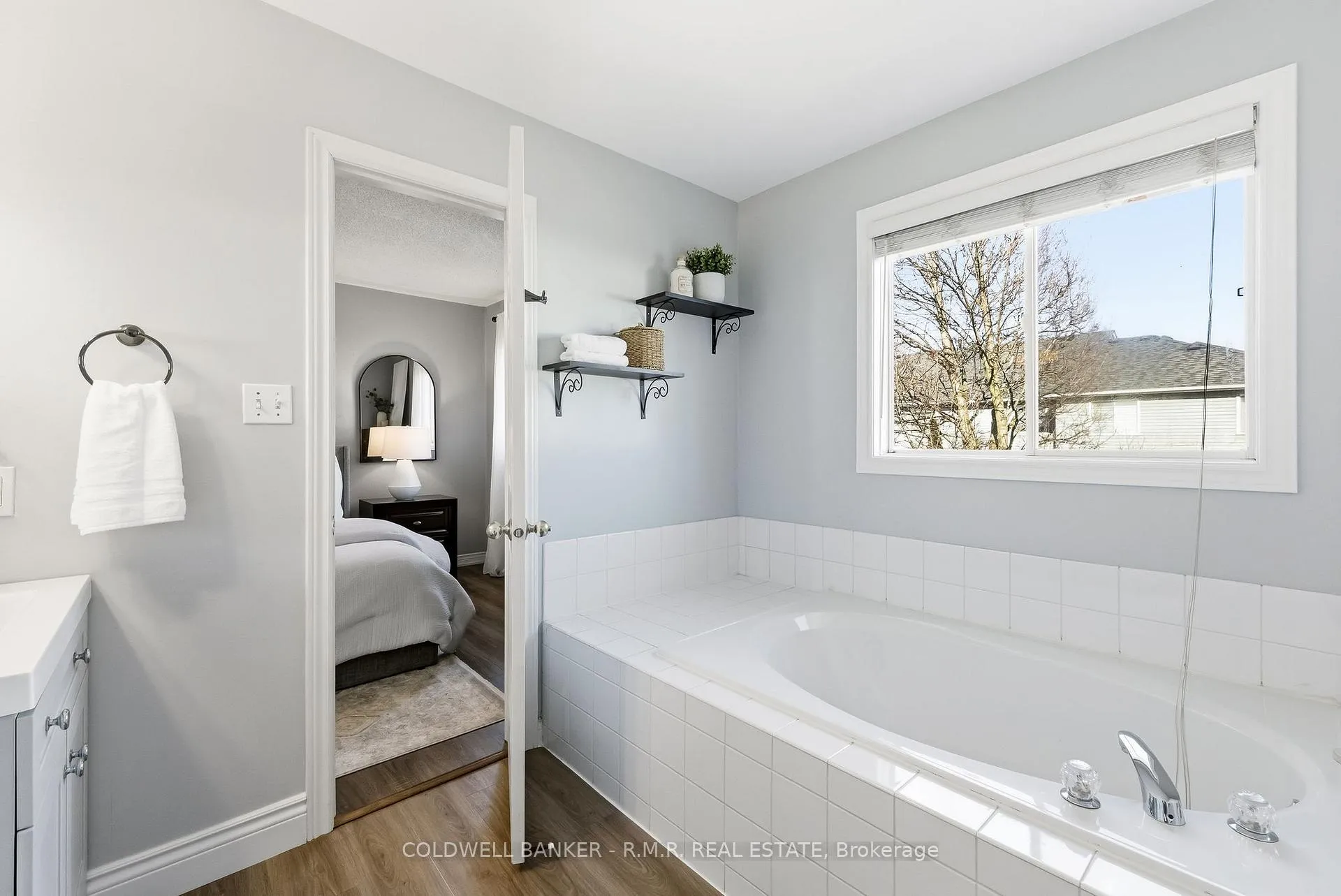 Photo 32 of 105 Brownstone Crescent, Clarington, Courtice — HOMEH