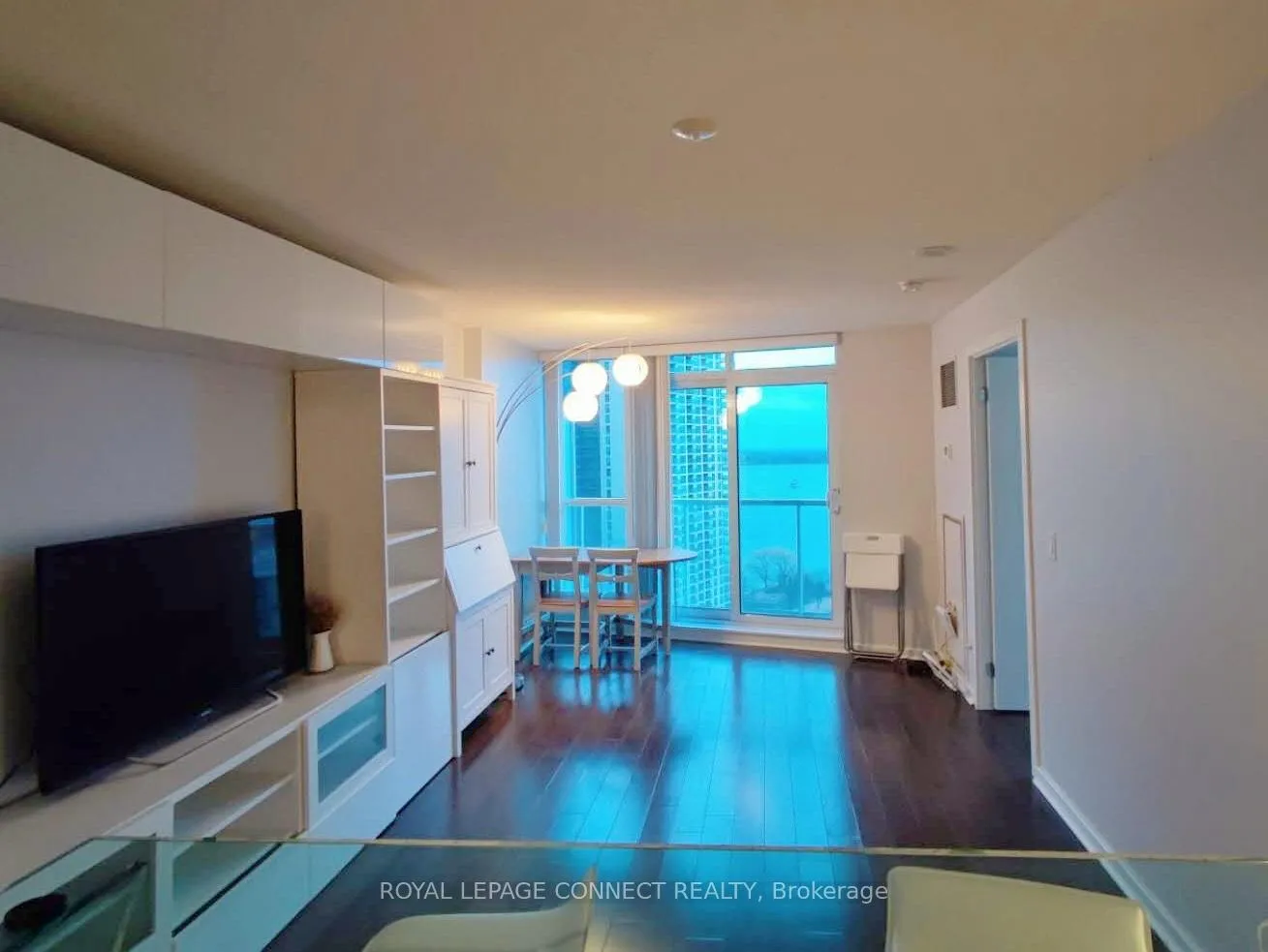 Photo 4 of Unit 1906, 208 Queens Quay W, Toronto, Waterfront Communities — HOMEH