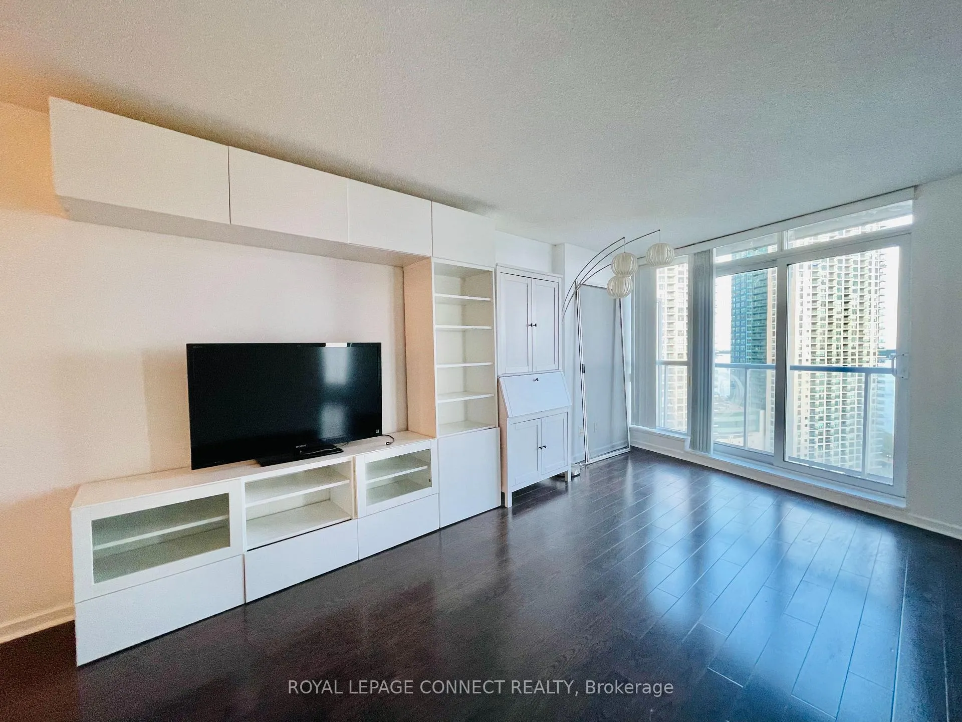 Photo 5 of Unit 1906, 208 Queens Quay W, Toronto, Waterfront Communities — HOMEH