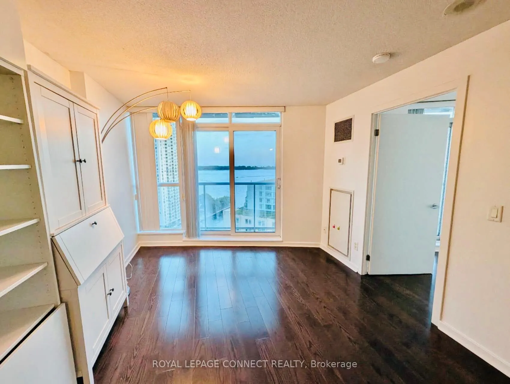 Photo 8 of Unit 1906, 208 Queens Quay W, Toronto, Waterfront Communities — HOMEH