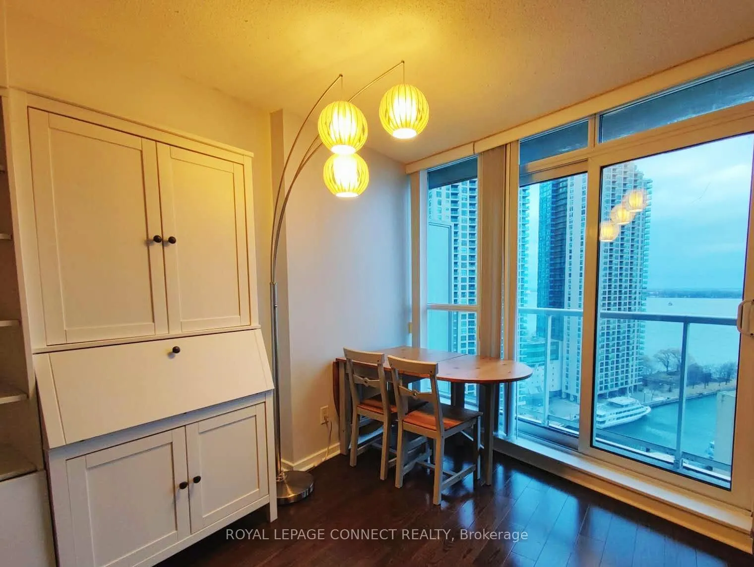 Photo 10 of Unit 1906, 208 Queens Quay W, Toronto, Waterfront Communities — HOMEH