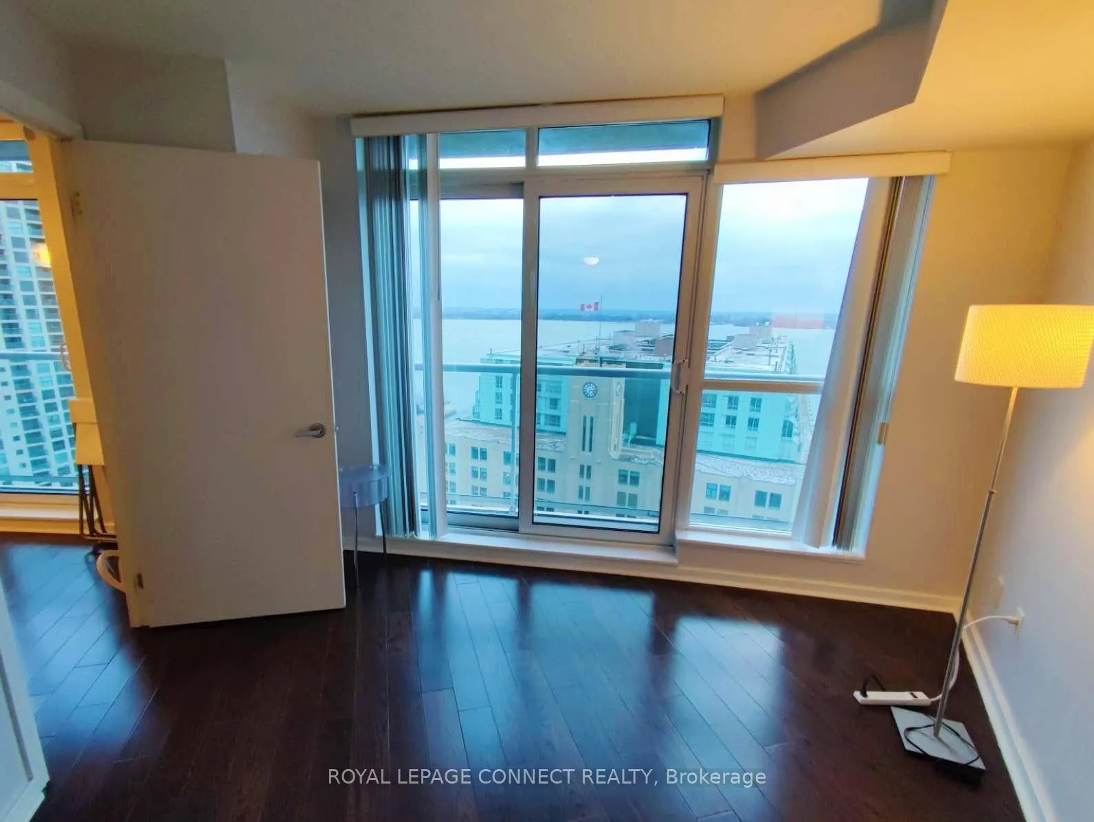 Photo 11 of Unit 1906, 208 Queens Quay W, Toronto, Waterfront Communities — HOMEH