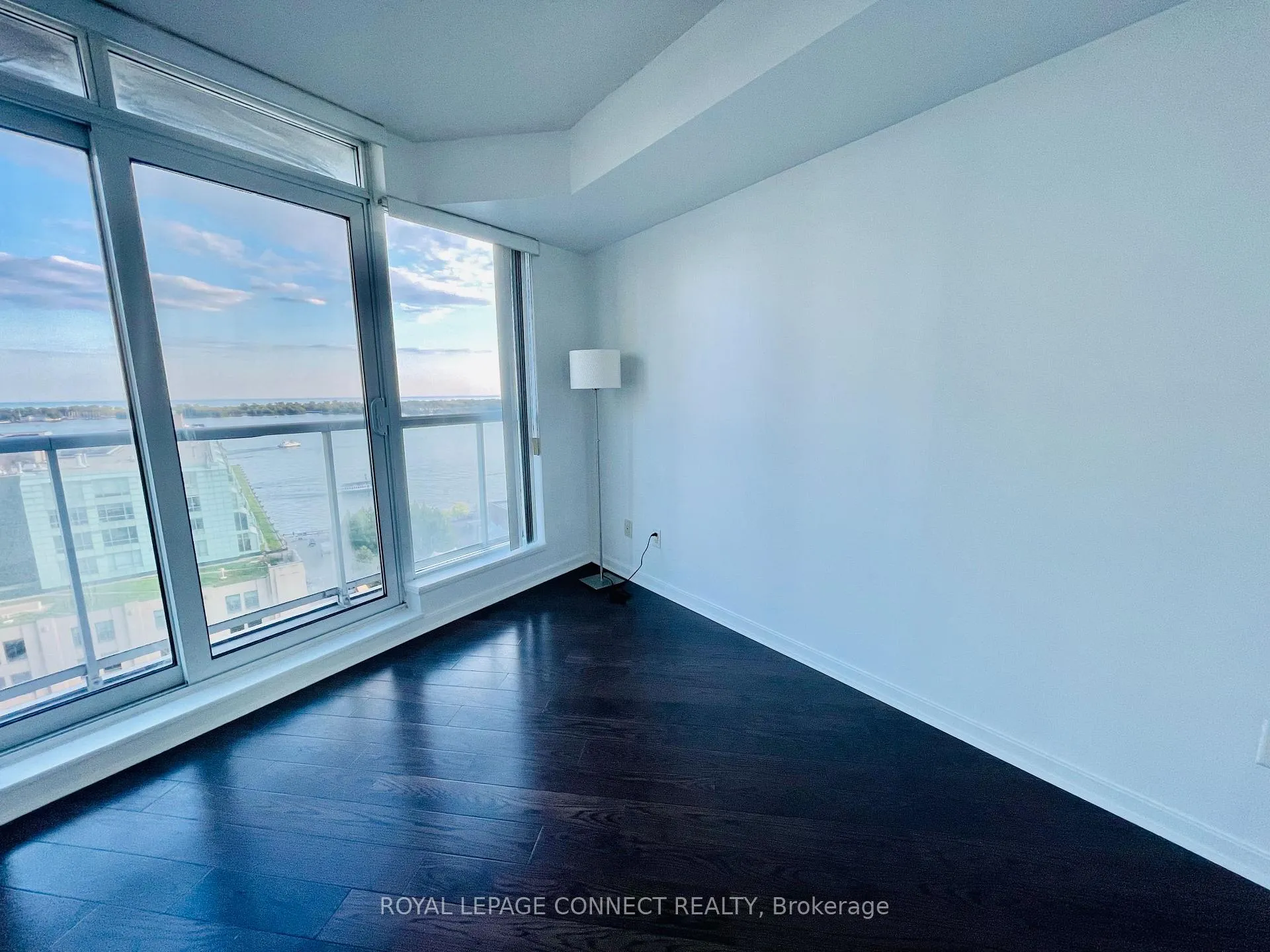 Photo 12 of Unit 1906, 208 Queens Quay W, Toronto, Waterfront Communities — HOMEH