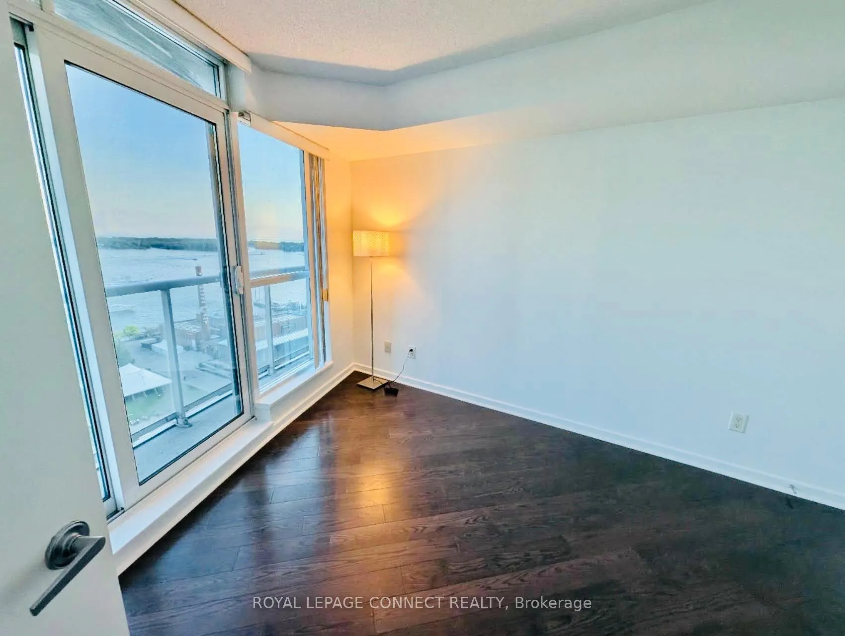 Photo 13 of Unit 1906, 208 Queens Quay W, Toronto, Waterfront Communities — HOMEH