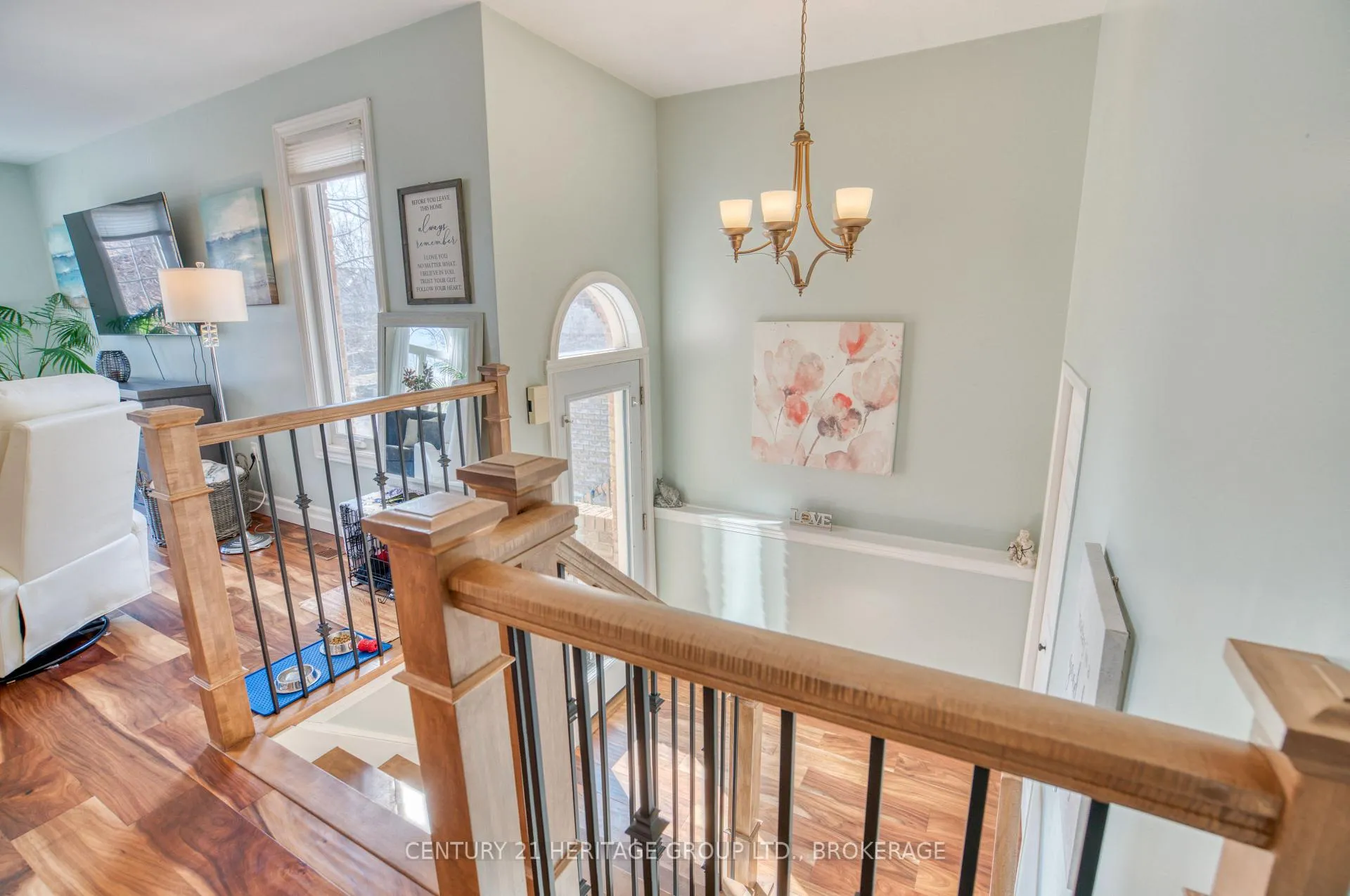 Photo 2 of 654 Barnsley Crescent, Kingston, City Southwest — HOMEH