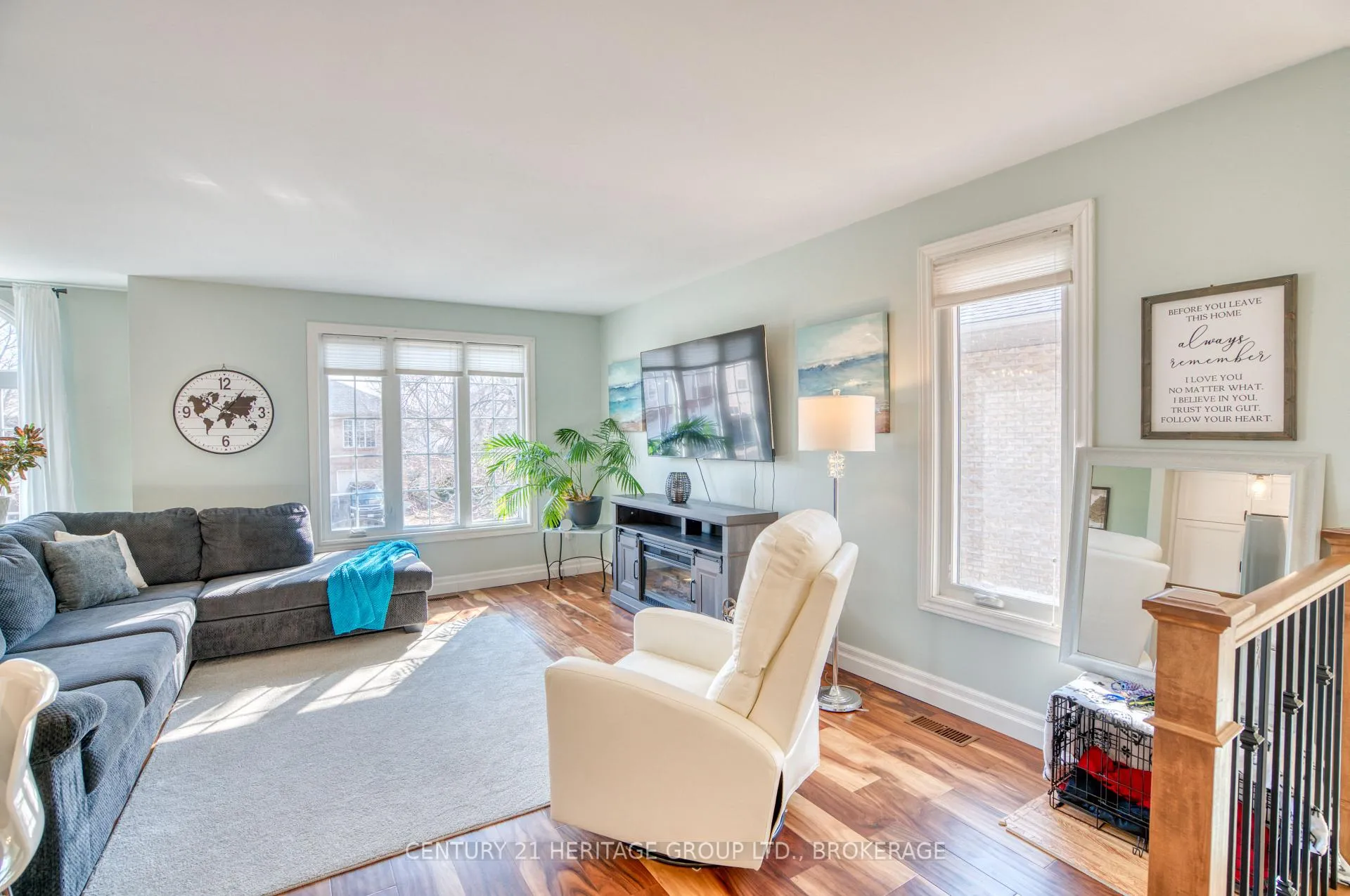 Photo 4 of 654 Barnsley Crescent, Kingston, City Southwest — HOMEH