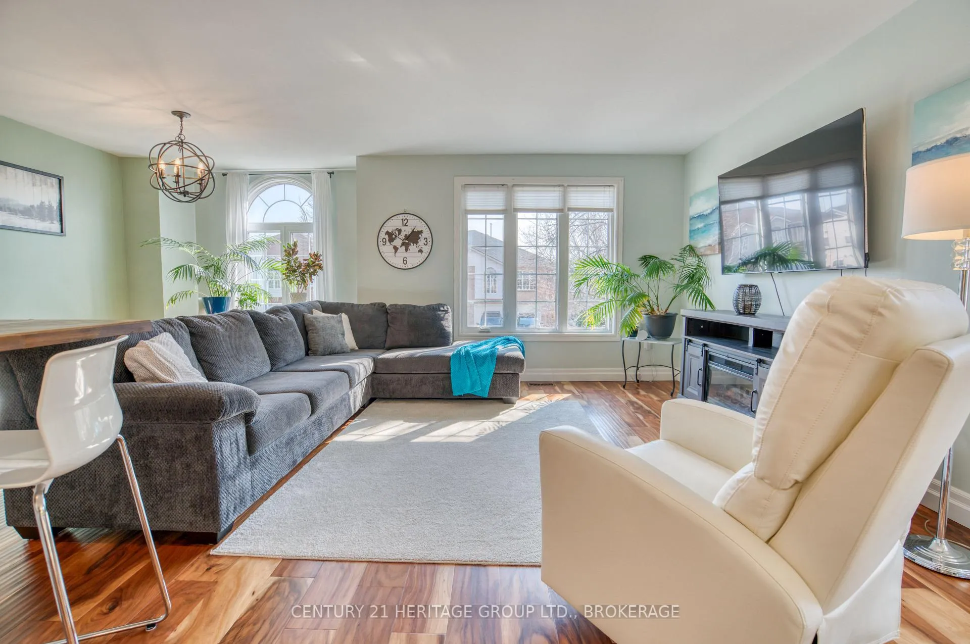 Photo 5 of 654 Barnsley Crescent, Kingston, City Southwest — HOMEH