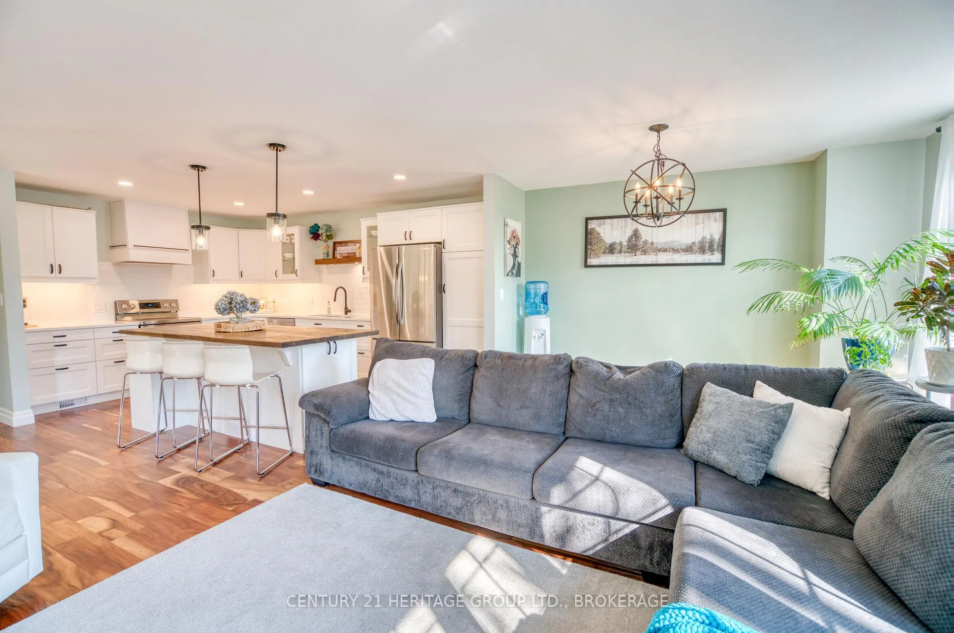 Photo 7 of 654 Barnsley Crescent, Kingston, City Southwest — HOMEH
