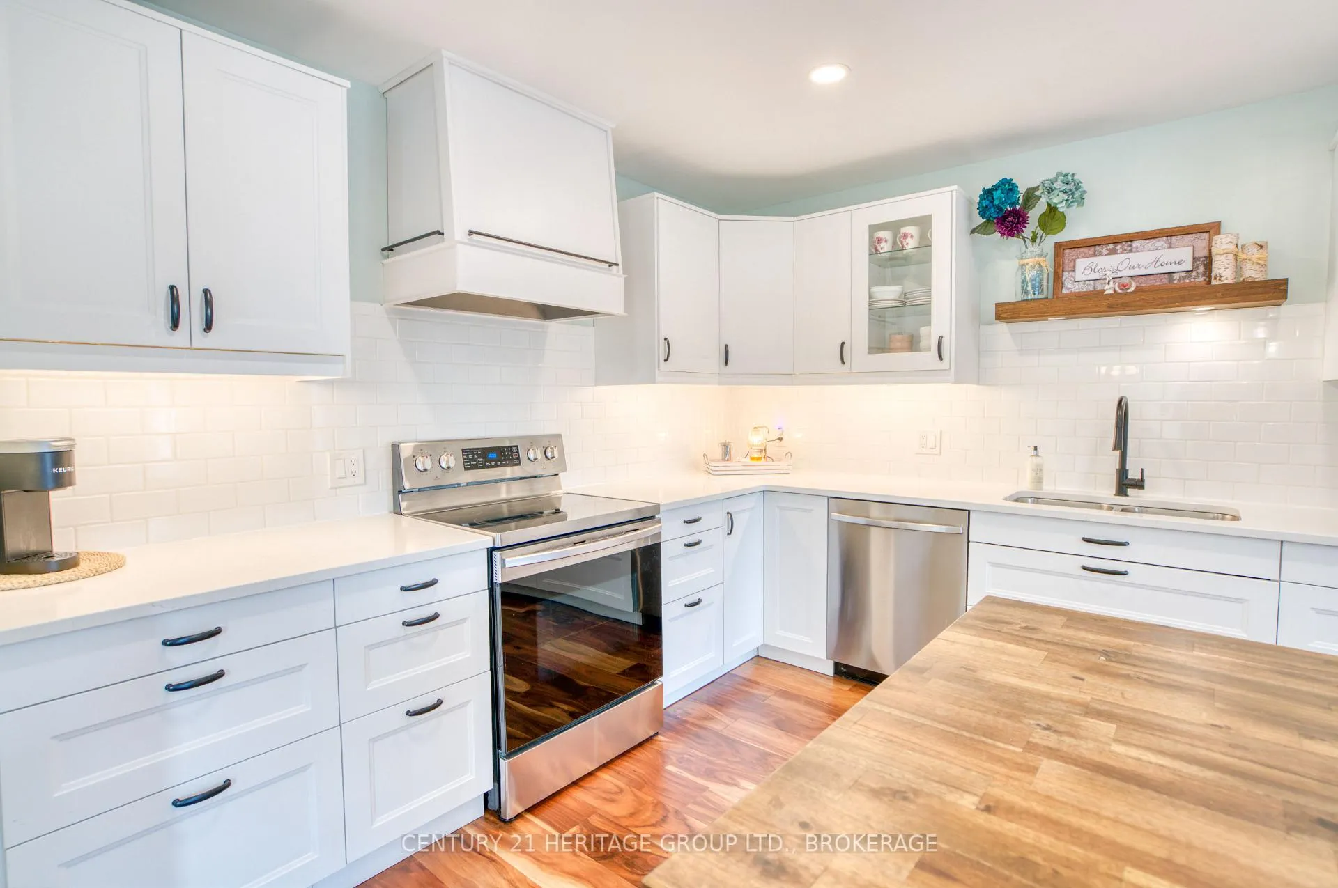 Photo 11 of 654 Barnsley Crescent, Kingston, City Southwest — HOMEH