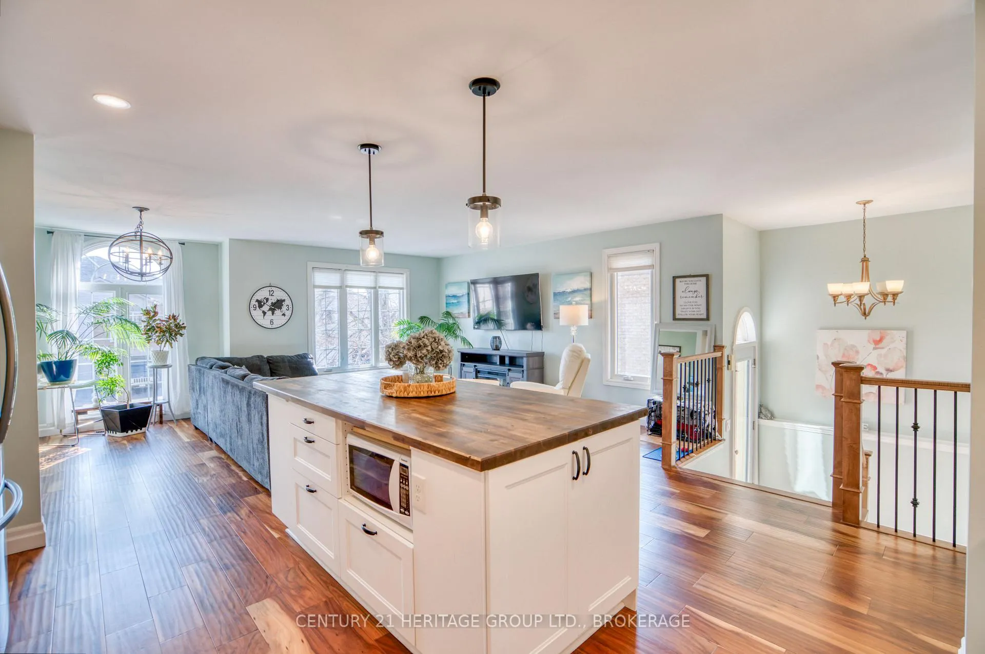 Photo 15 of 654 Barnsley Crescent, Kingston, City Southwest — HOMEH