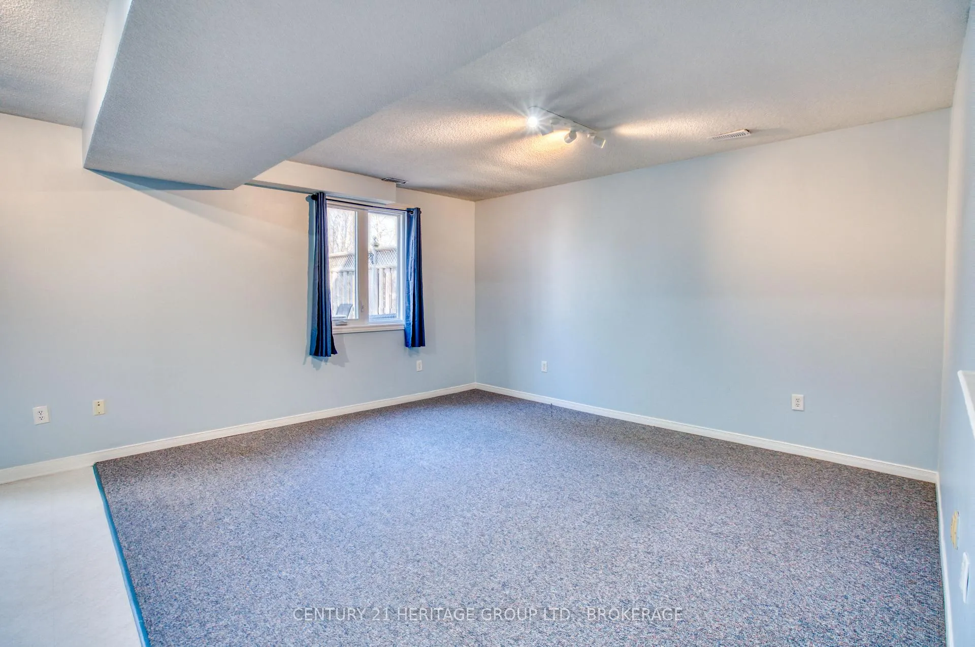Photo 39 of 654 Barnsley Crescent, Kingston, City Southwest — HOMEH