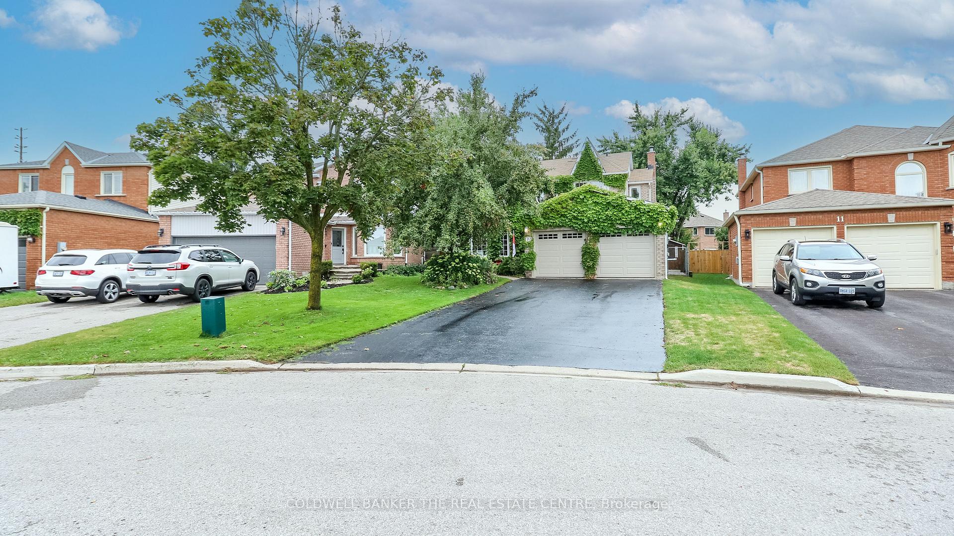 Photo 1 of 12 Gordon Court, Barrie, West Bayfield — HOMEH
