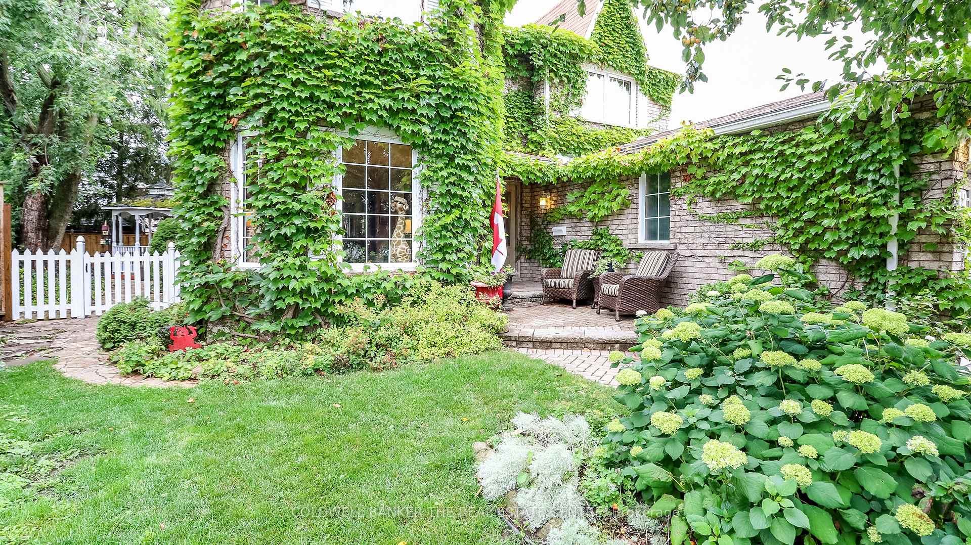 Photo 6 of 12 Gordon Court, Barrie, West Bayfield — HOMEH