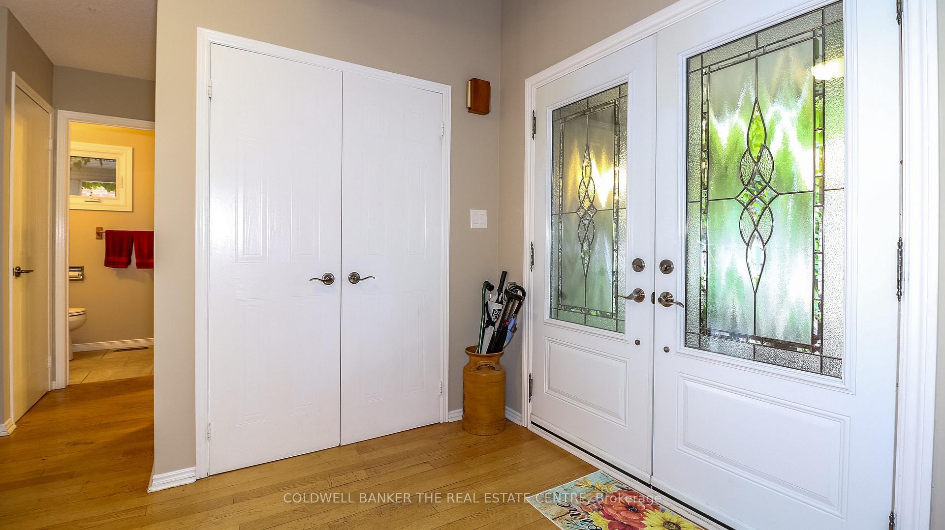 Photo 7 of 12 Gordon Court, Barrie, West Bayfield — HOMEH