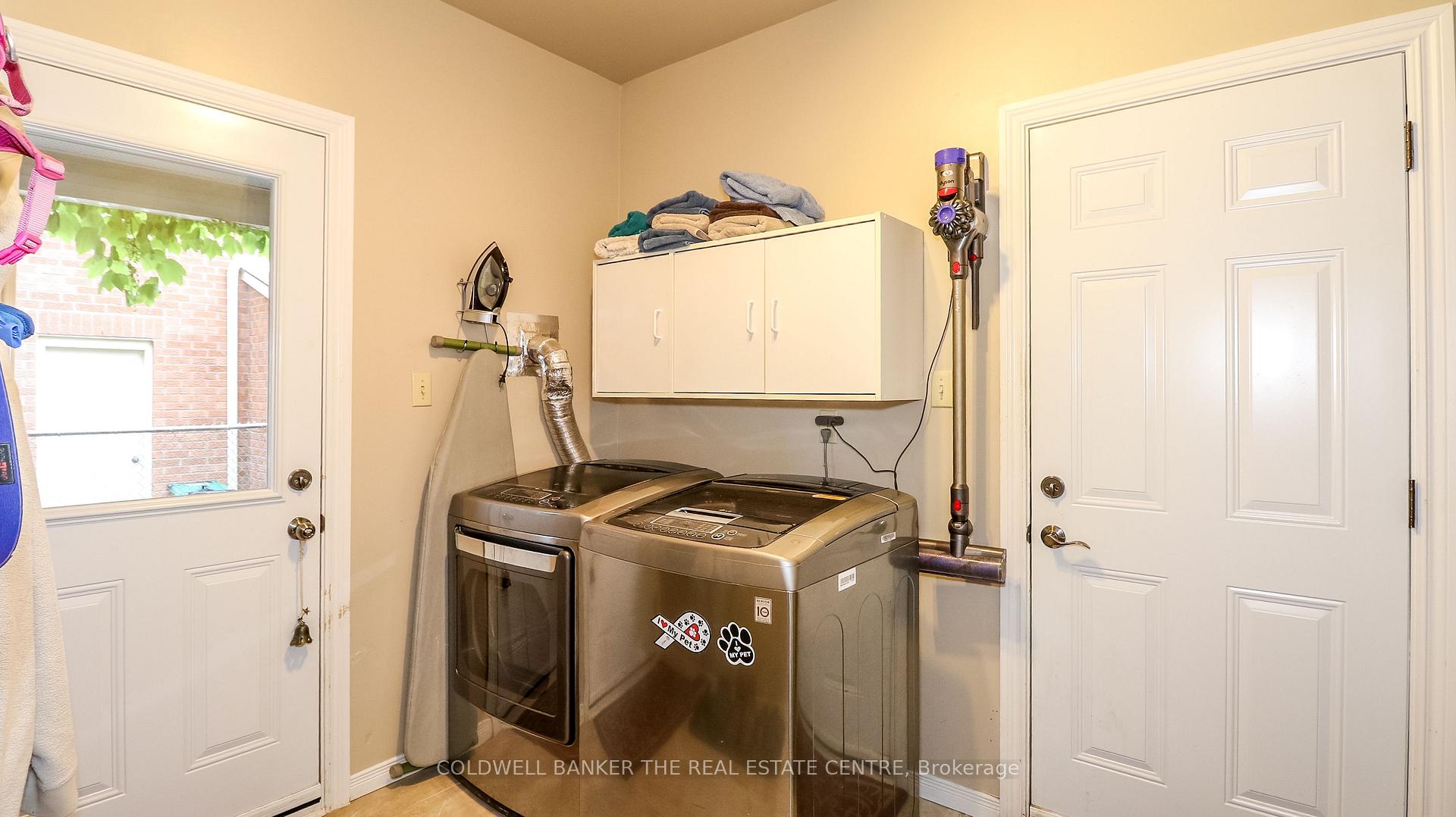 Photo 8 of 12 Gordon Court, Barrie, West Bayfield — HOMEH