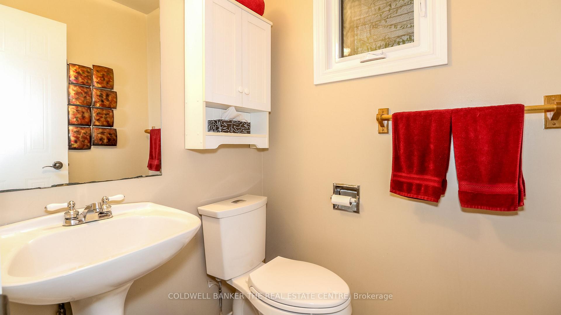 Photo 9 of 12 Gordon Court, Barrie, West Bayfield — HOMEH